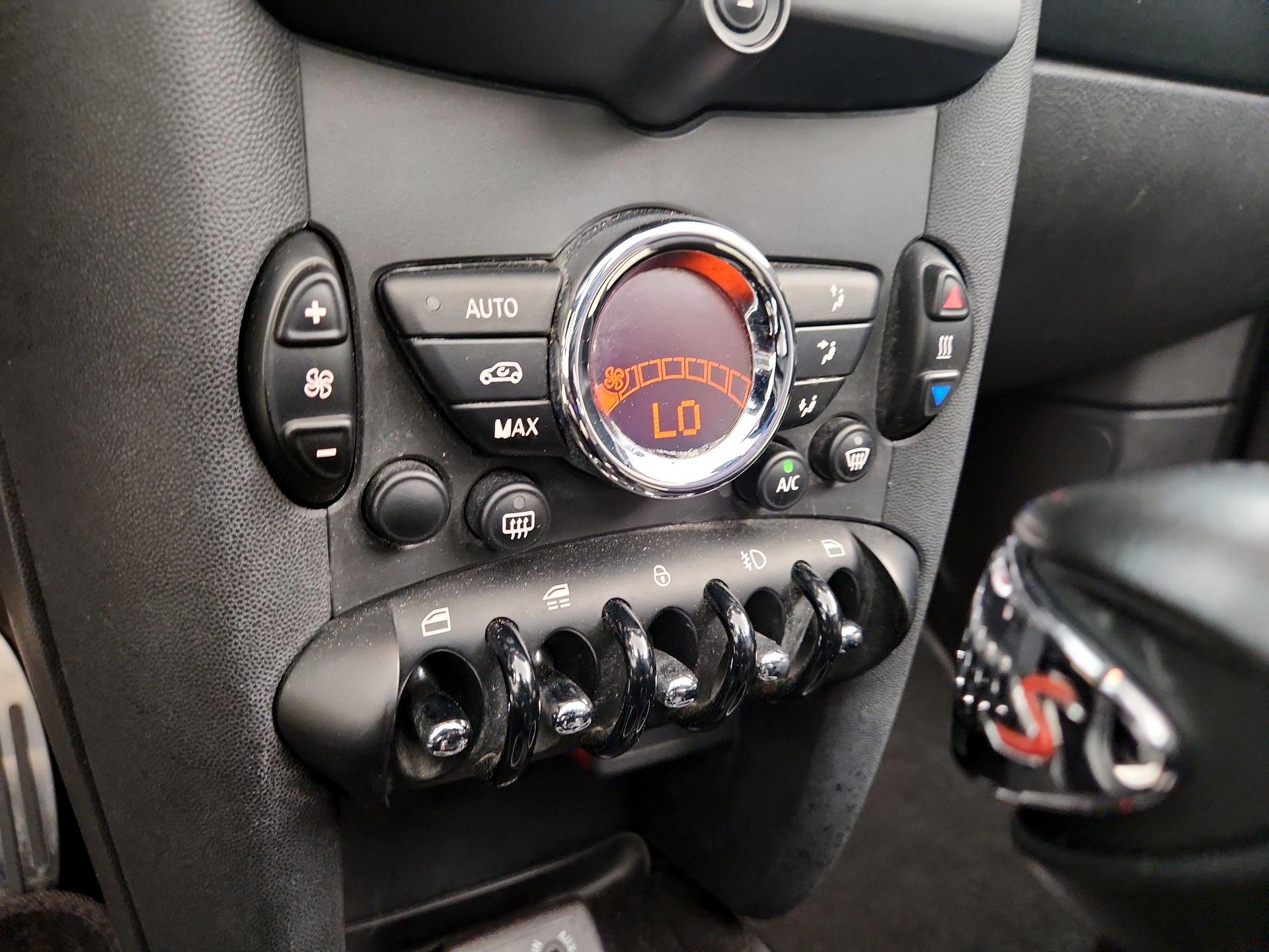 Thumbnail: 2015 MINI Cooper - 14