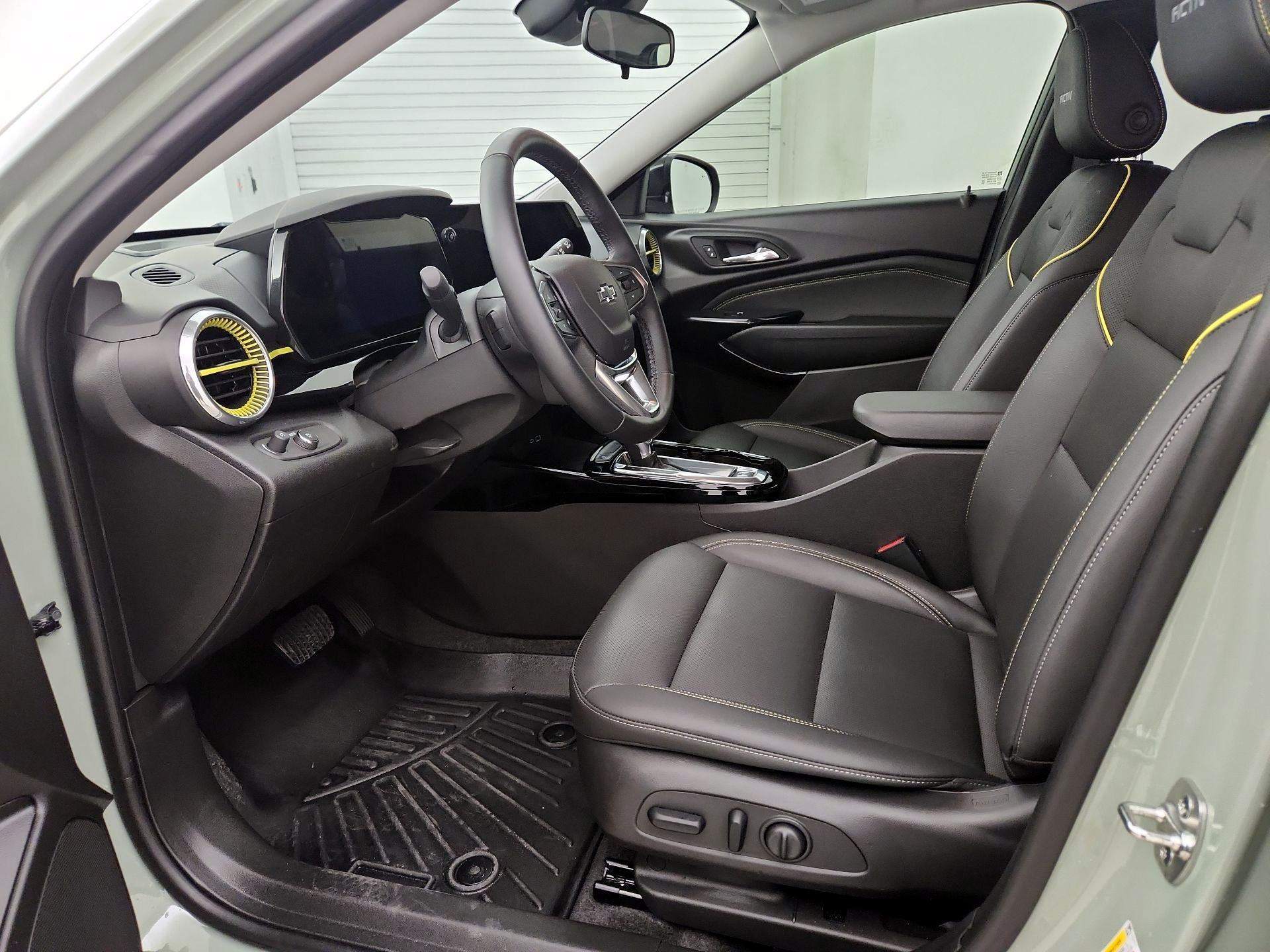 Thumbnail: 2025 Chevrolet Trax - 11