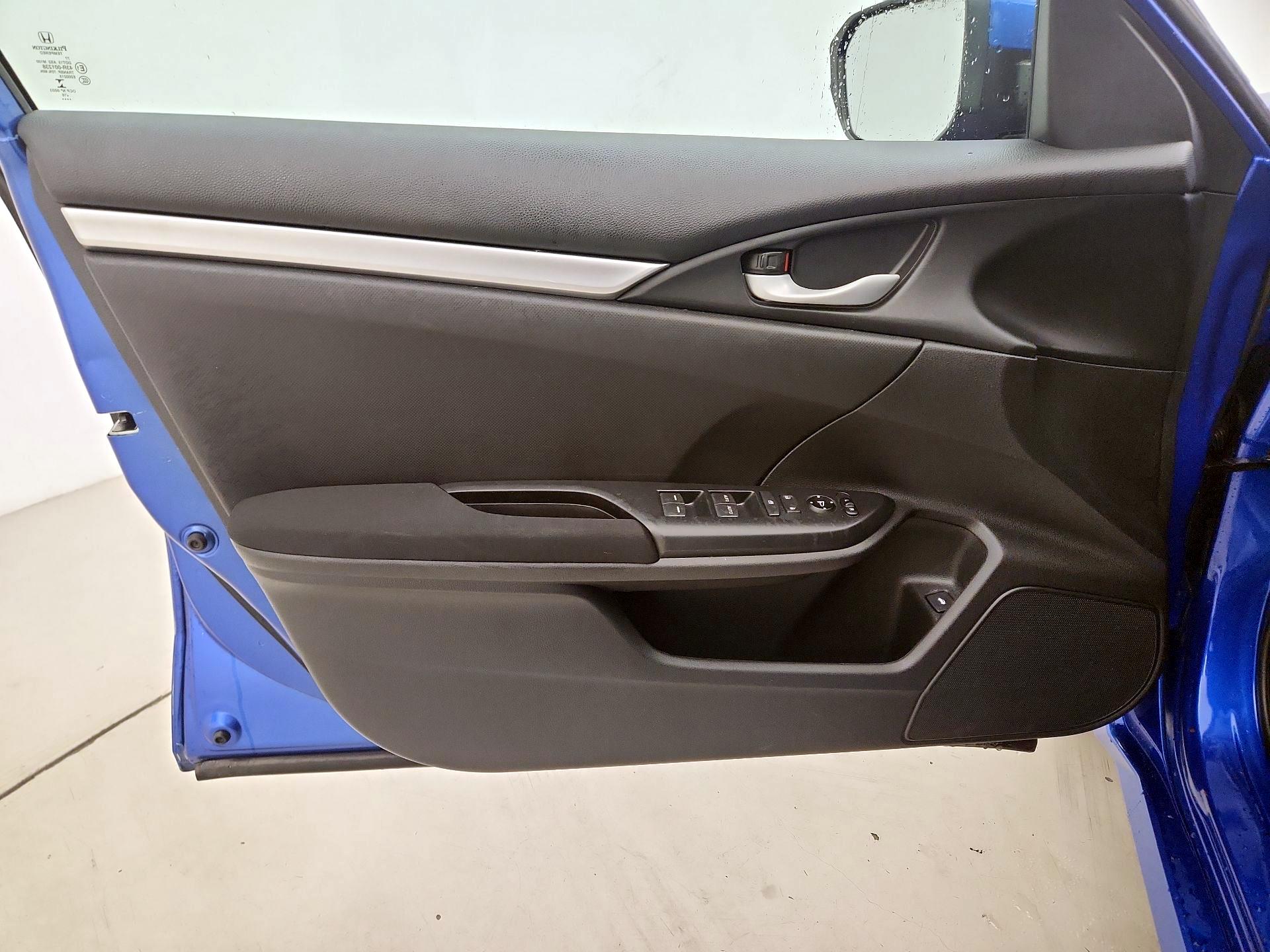 Thumbnail: 2016 Honda Civic - 12