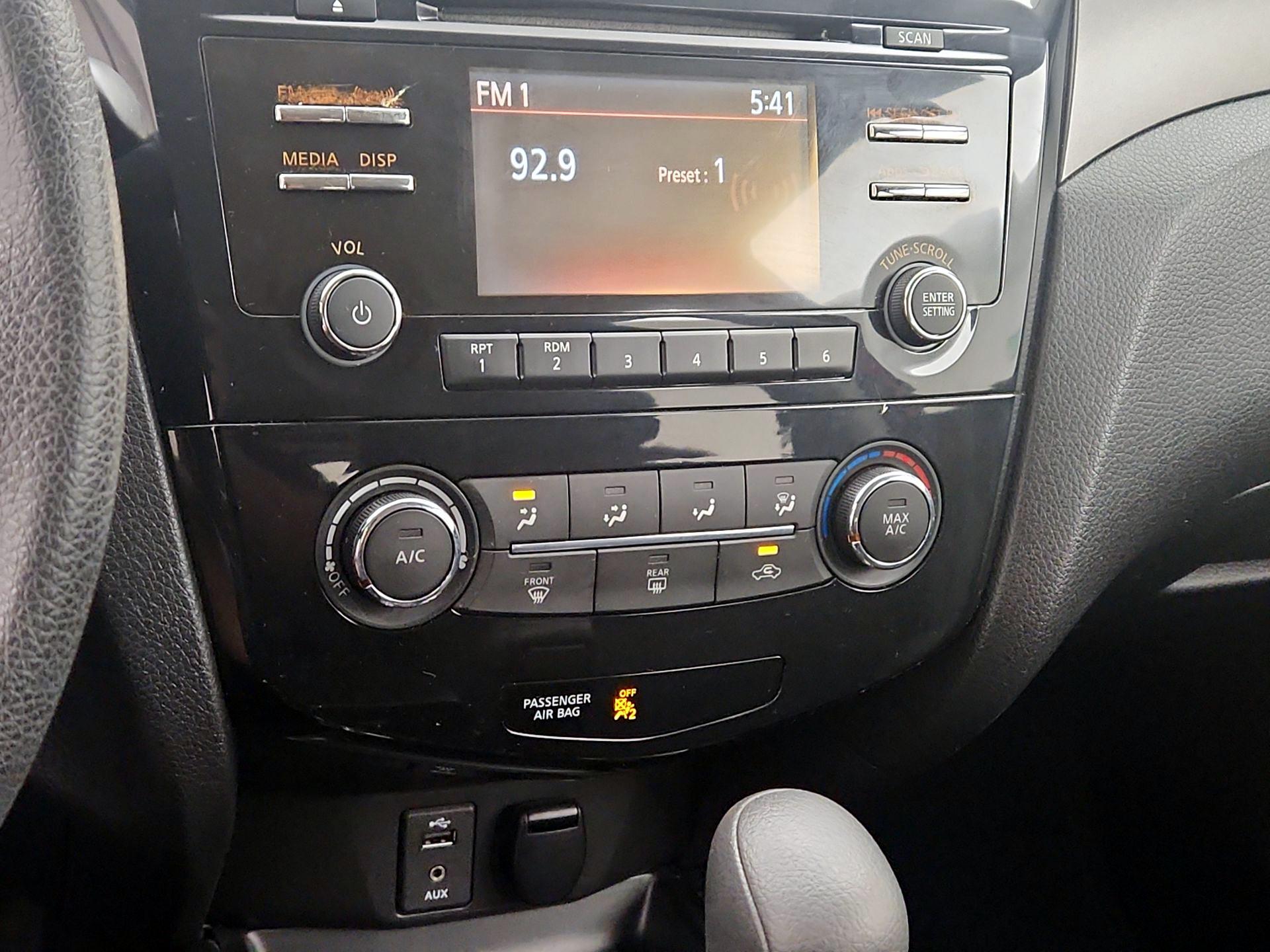 Thumbnail: 2016 Nissan Rogue - 16