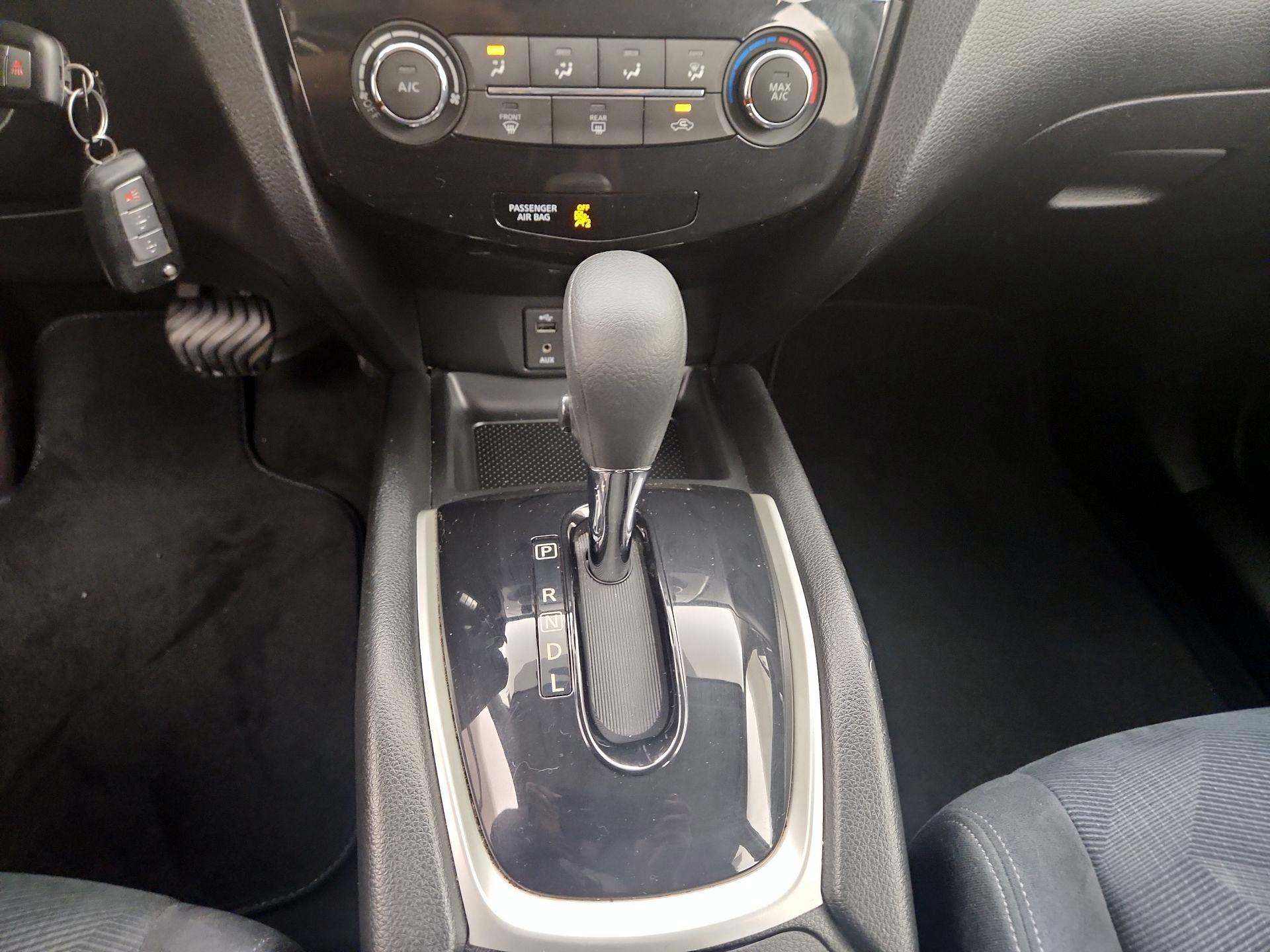 Thumbnail: 2016 Nissan Rogue - 17