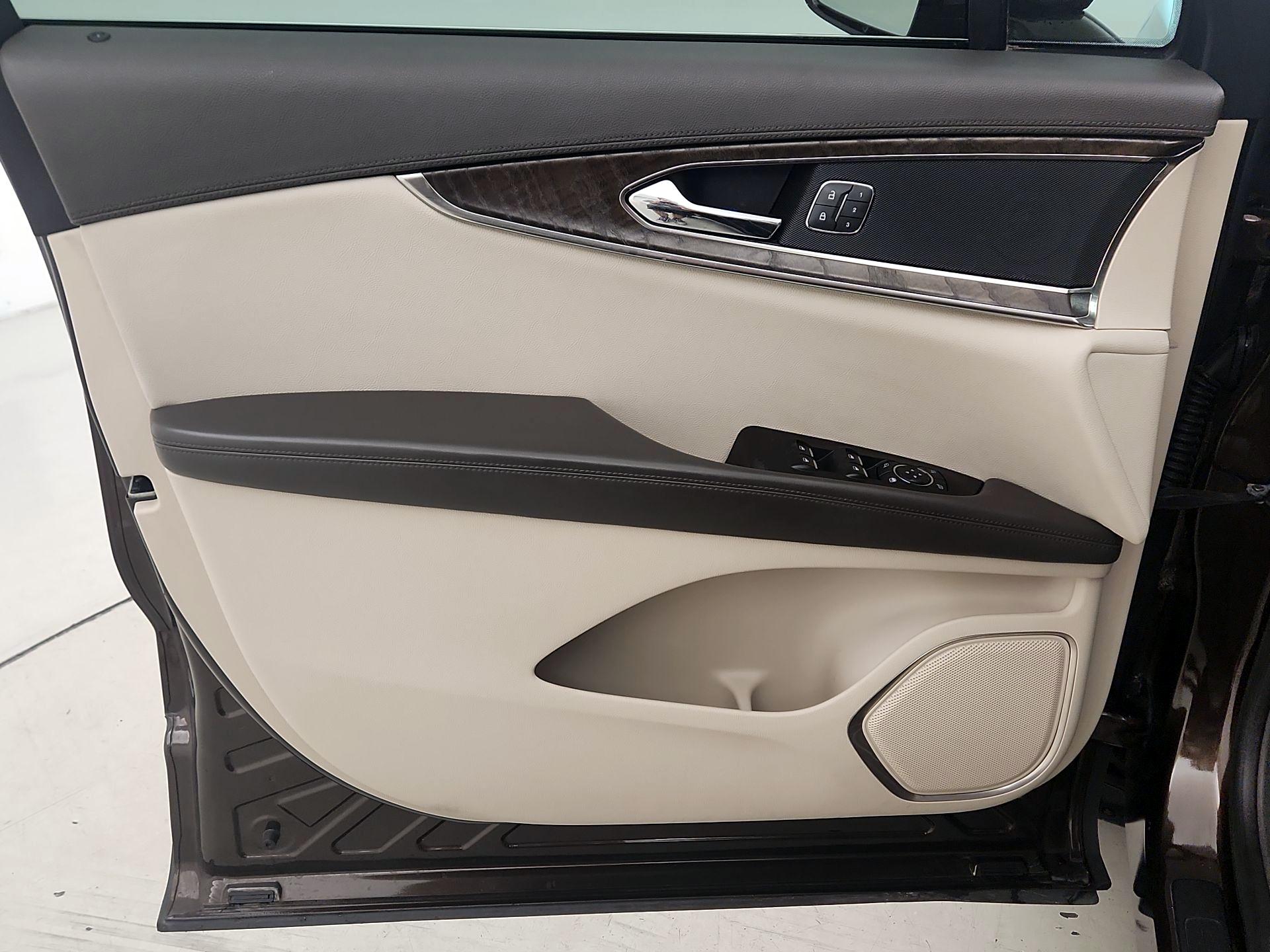 Thumbnail: 2019 Lincoln Nautilus - 12