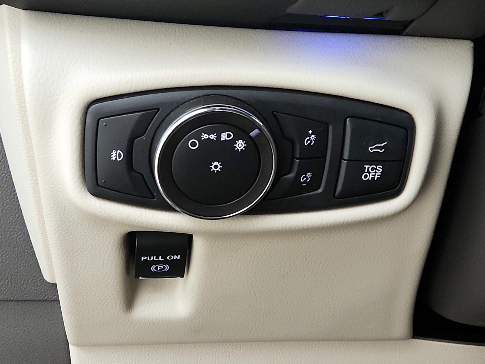 Thumbnail: 2019 Lincoln Nautilus - 13