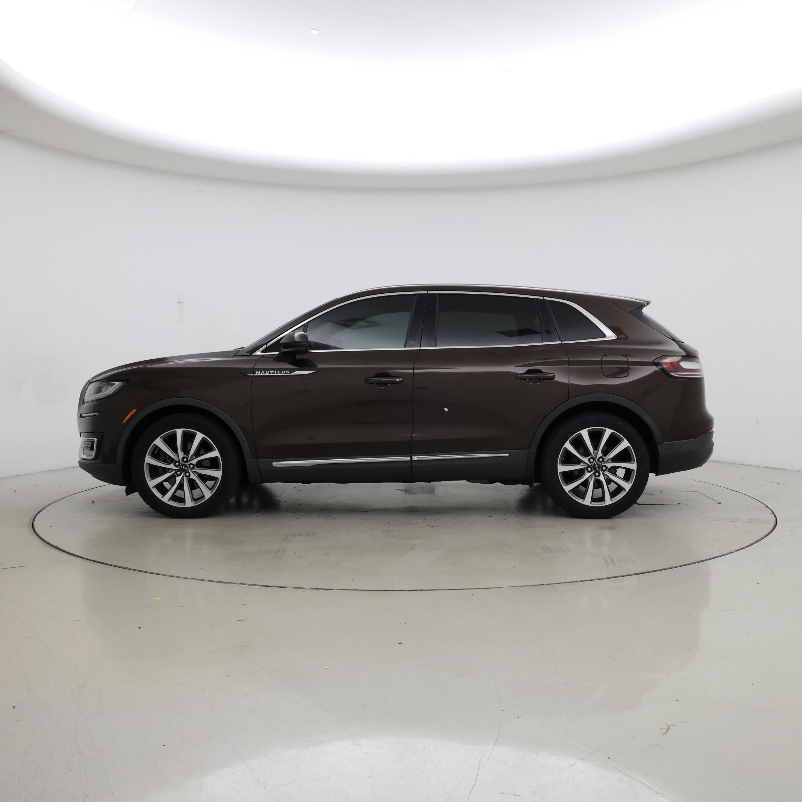 Thumbnail: 2019 Lincoln Nautilus - 3