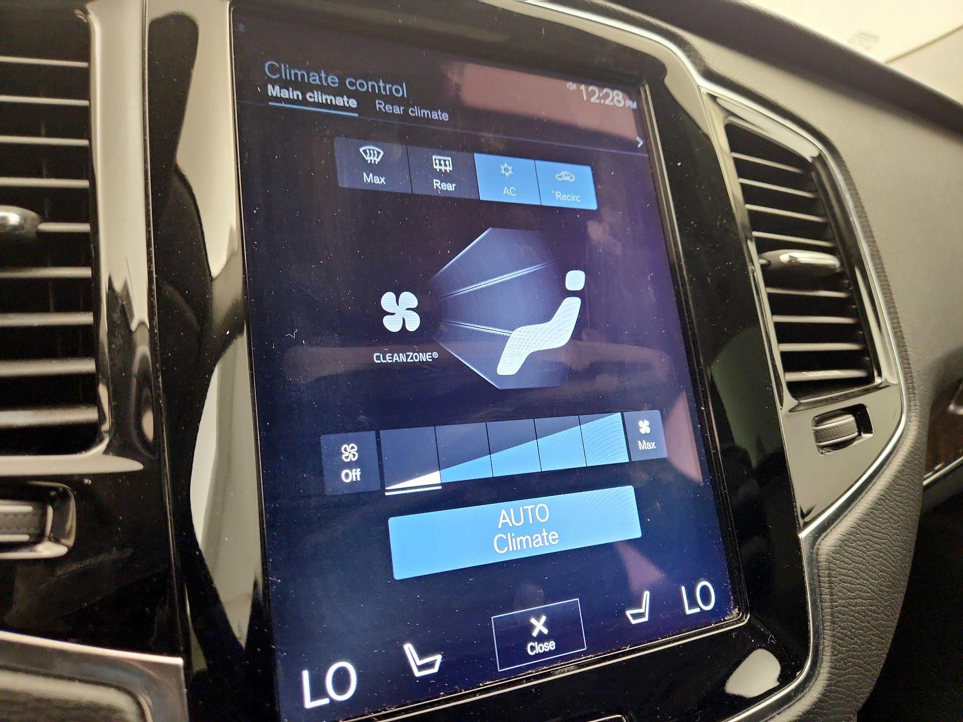 Thumbnail: 2016 Volvo XC90 - 17