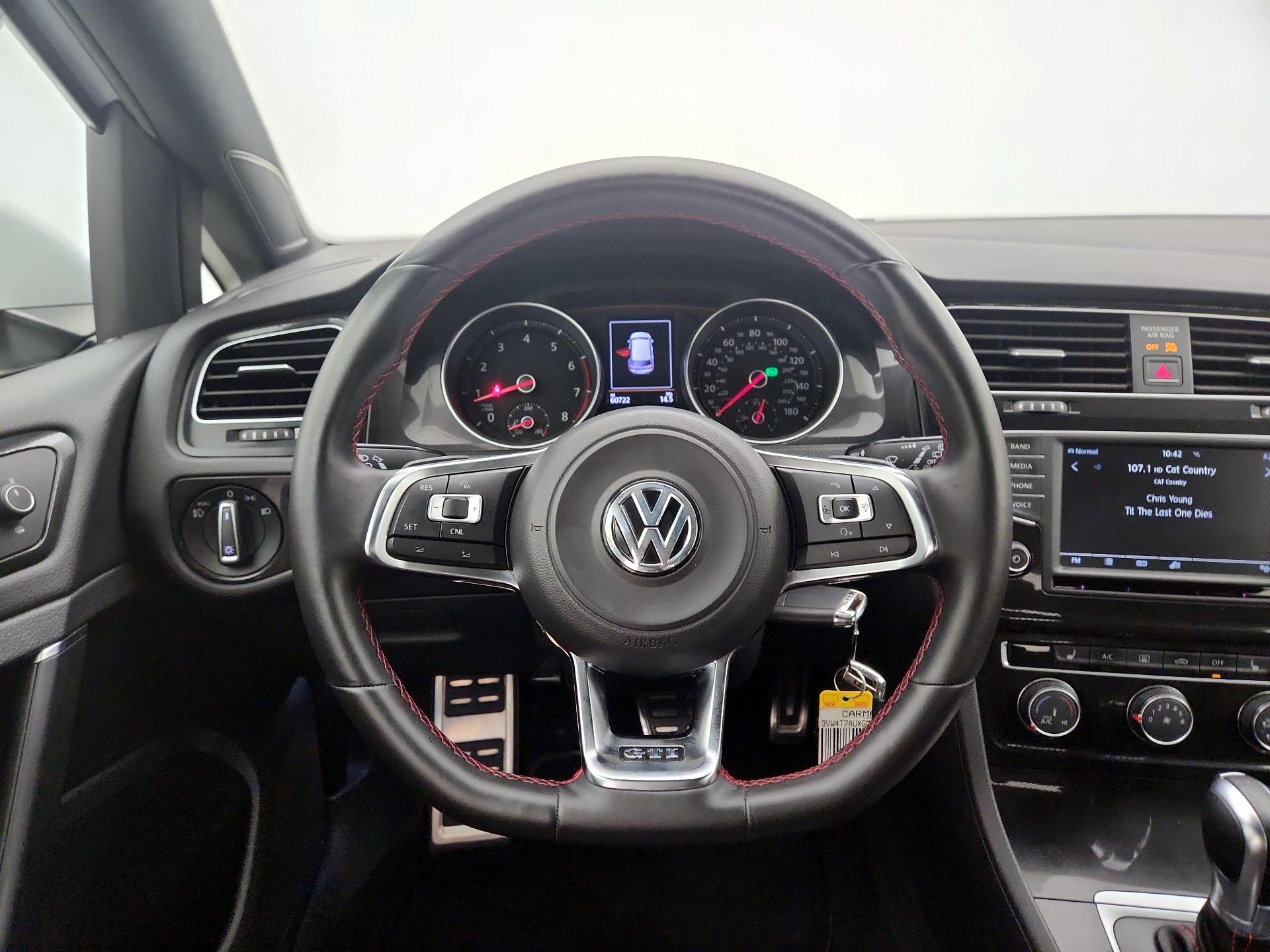 Thumbnail: 2016 Volkswagen Golf - 10