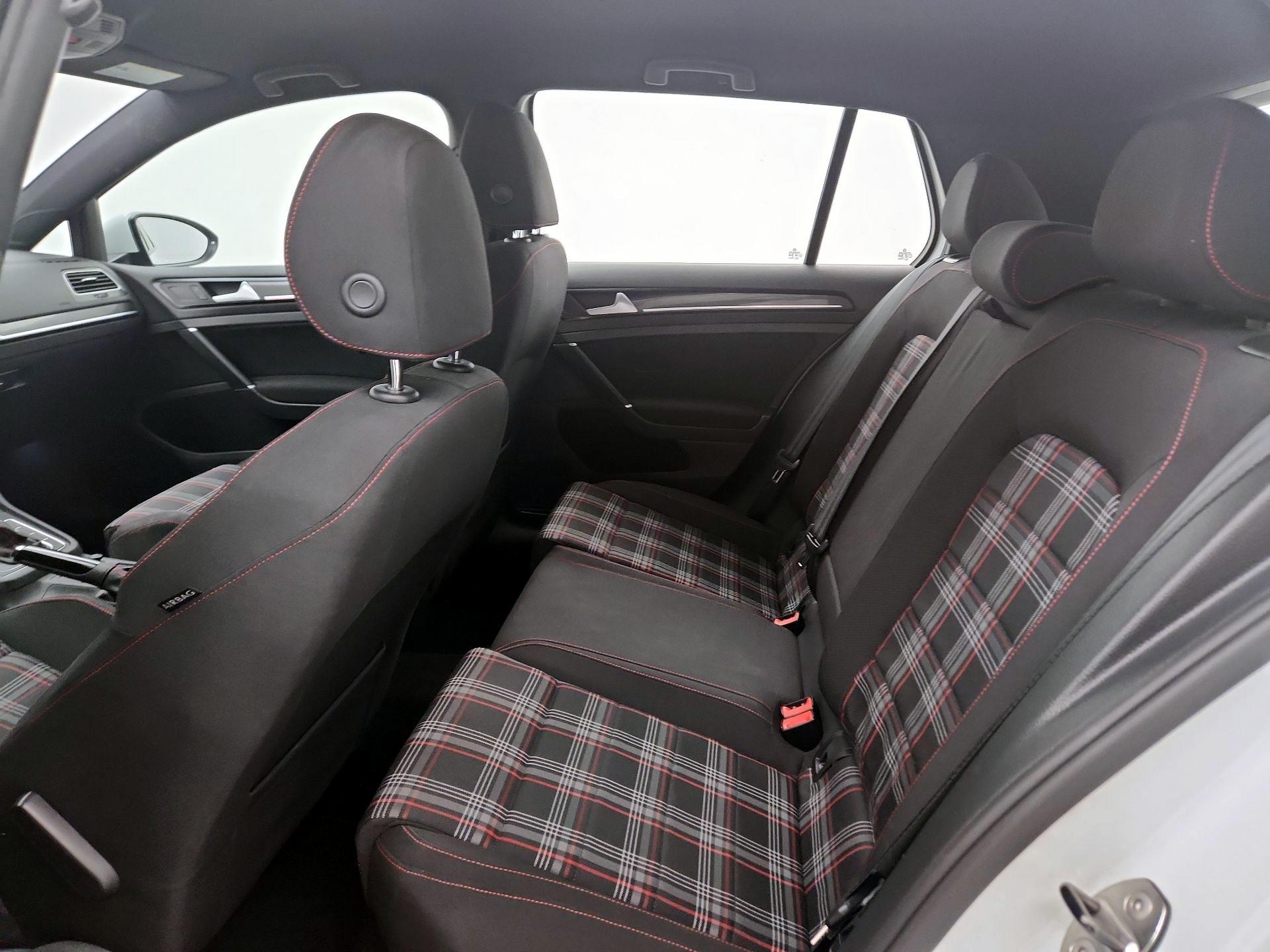 Thumbnail: 2016 Volkswagen Golf - 19