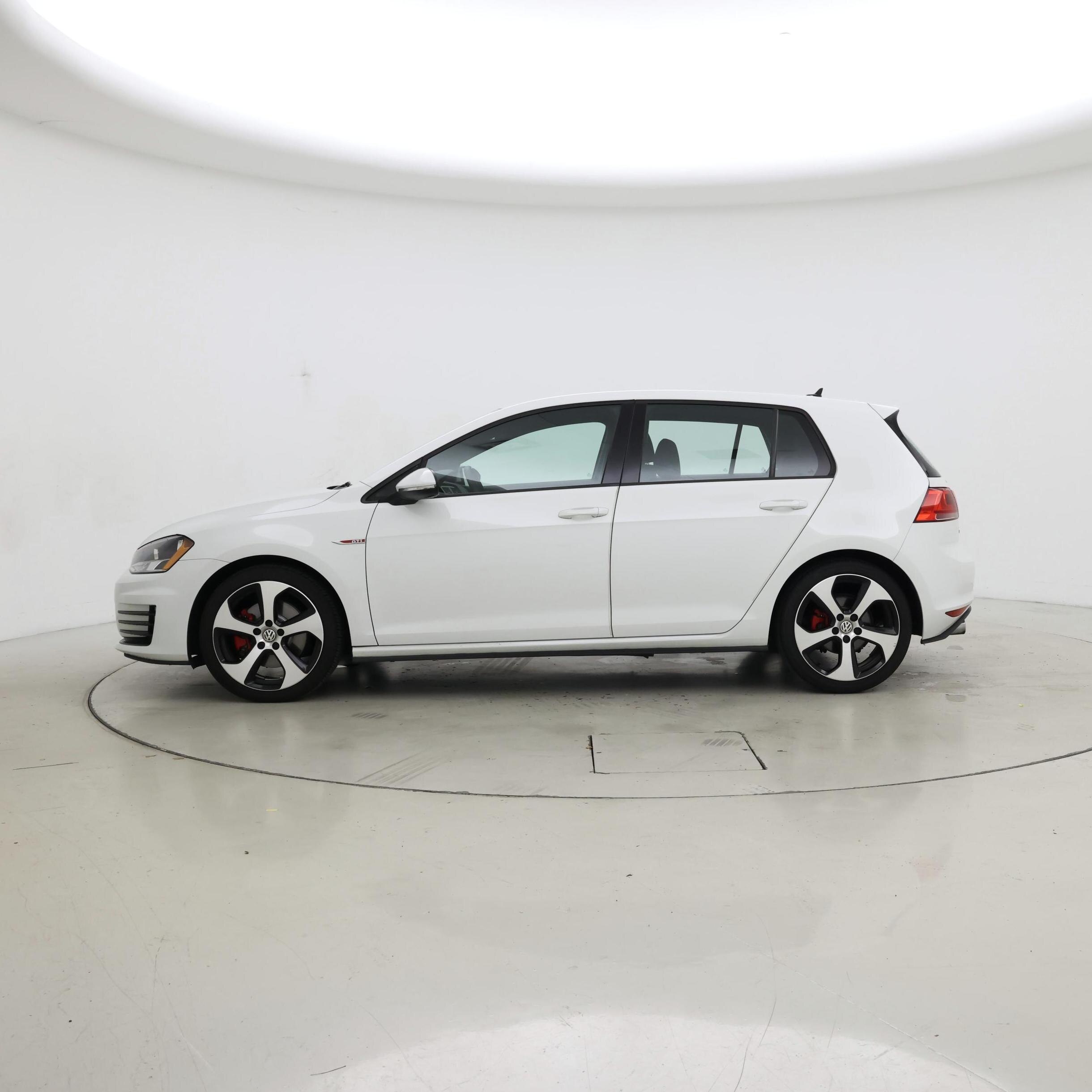 Thumbnail: 2016 Volkswagen Golf - 3