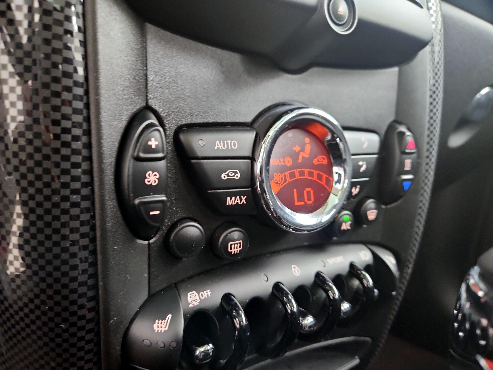 Thumbnail: 2014 MINI Cooper Countryman - 14
