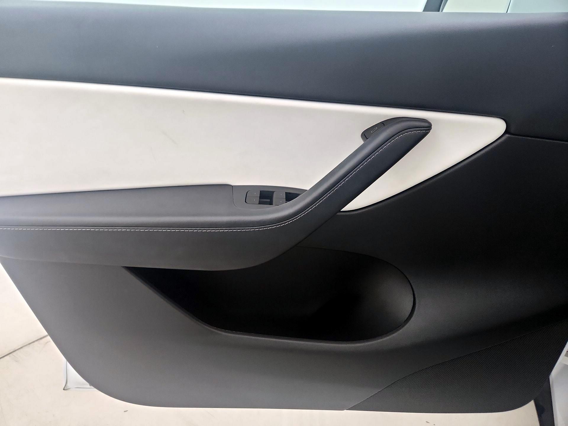 Thumbnail: 2022 Tesla Model Y - 12