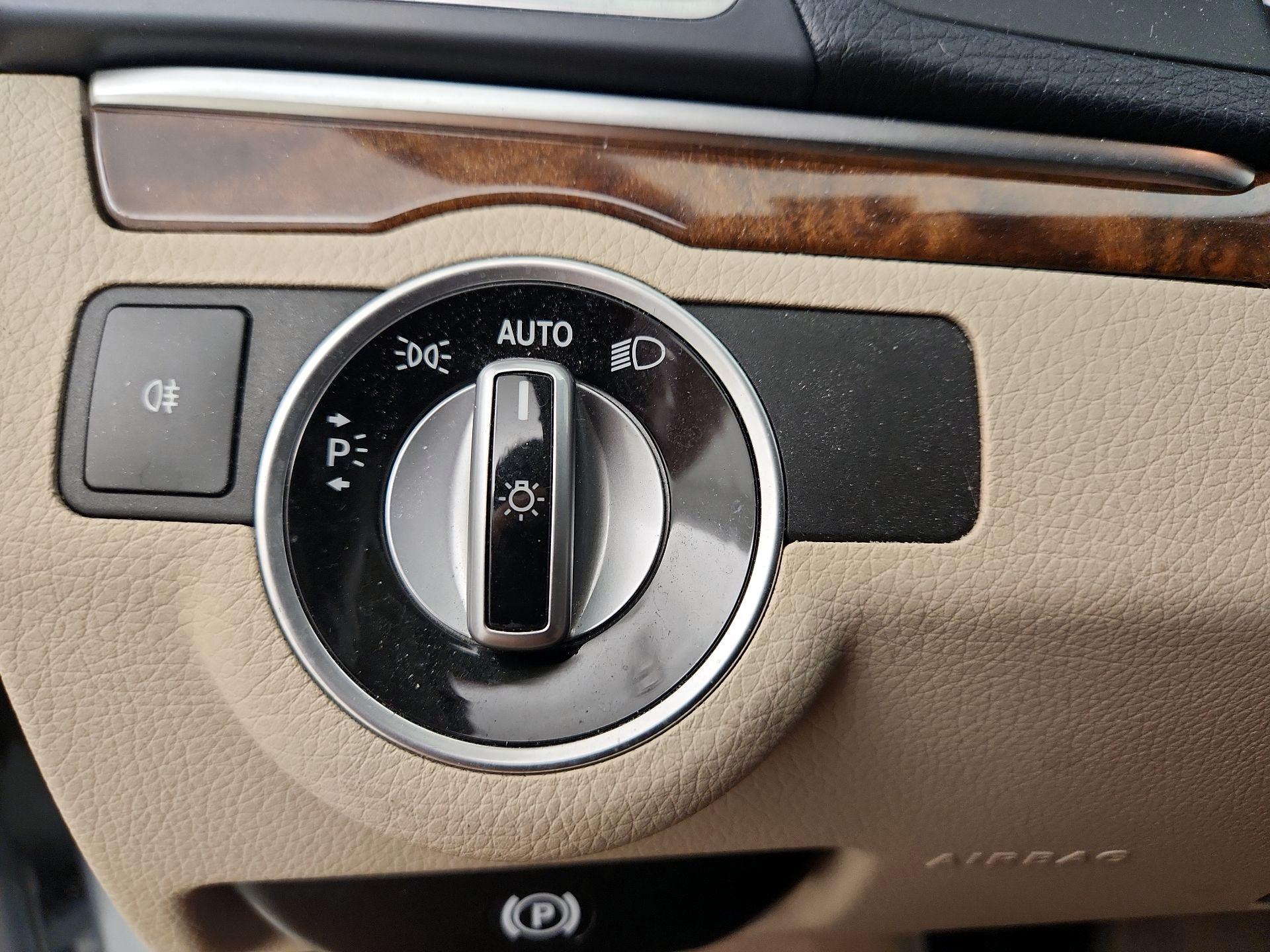 Thumbnail: 2016 Mercedes-Benz E-Class - 13