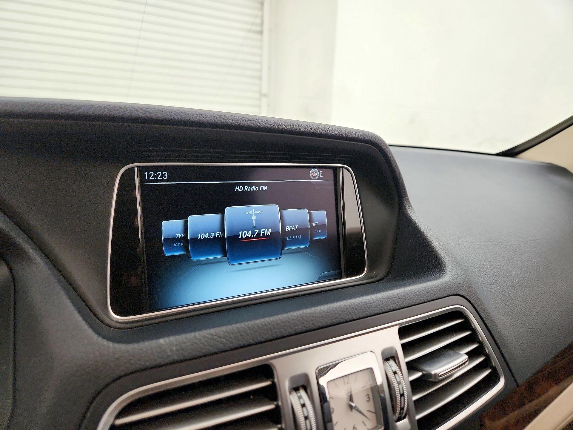 Thumbnail: 2016 Mercedes-Benz E-Class - 15