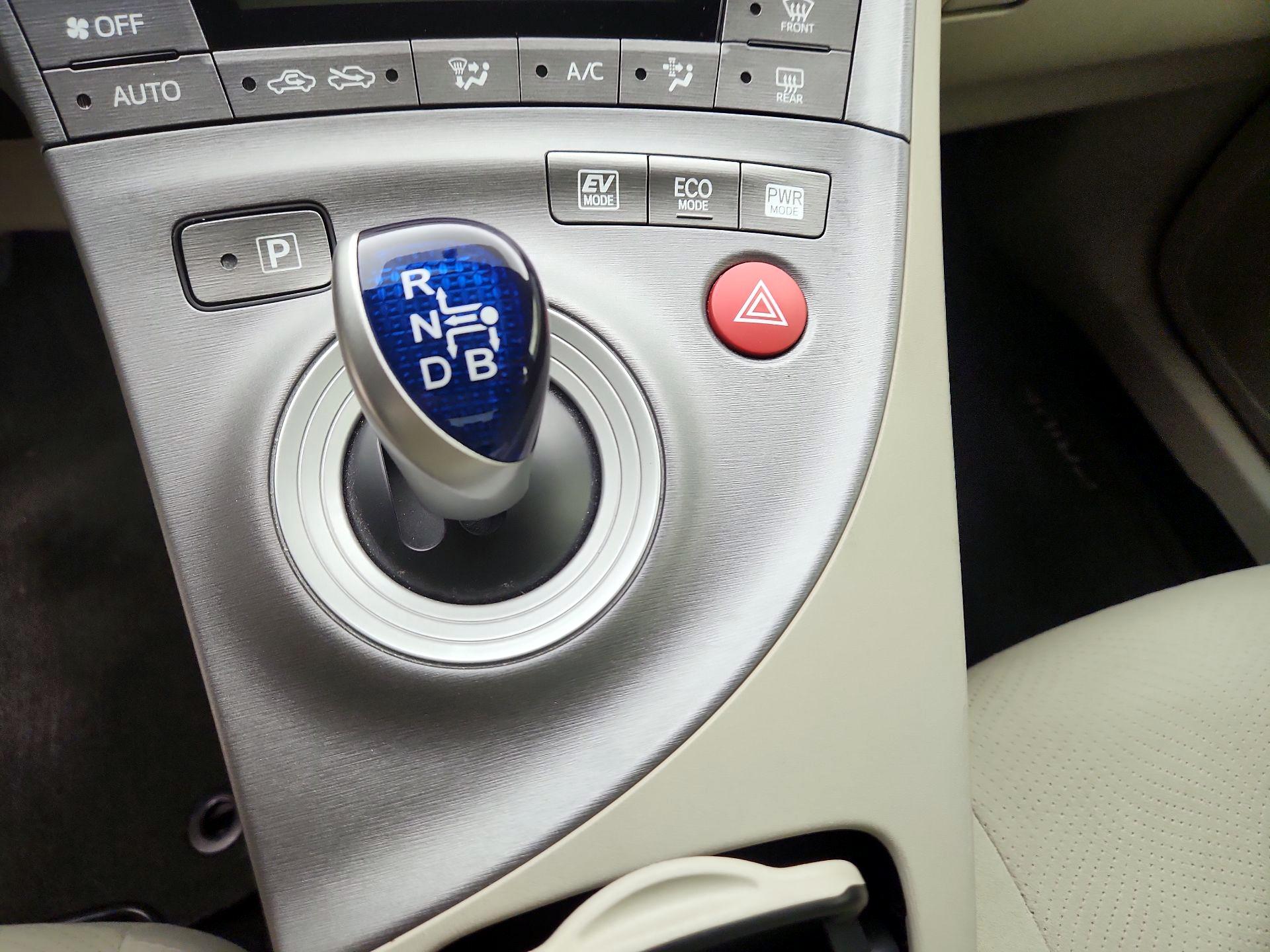 Thumbnail: 2015 Toyota Prius - 17