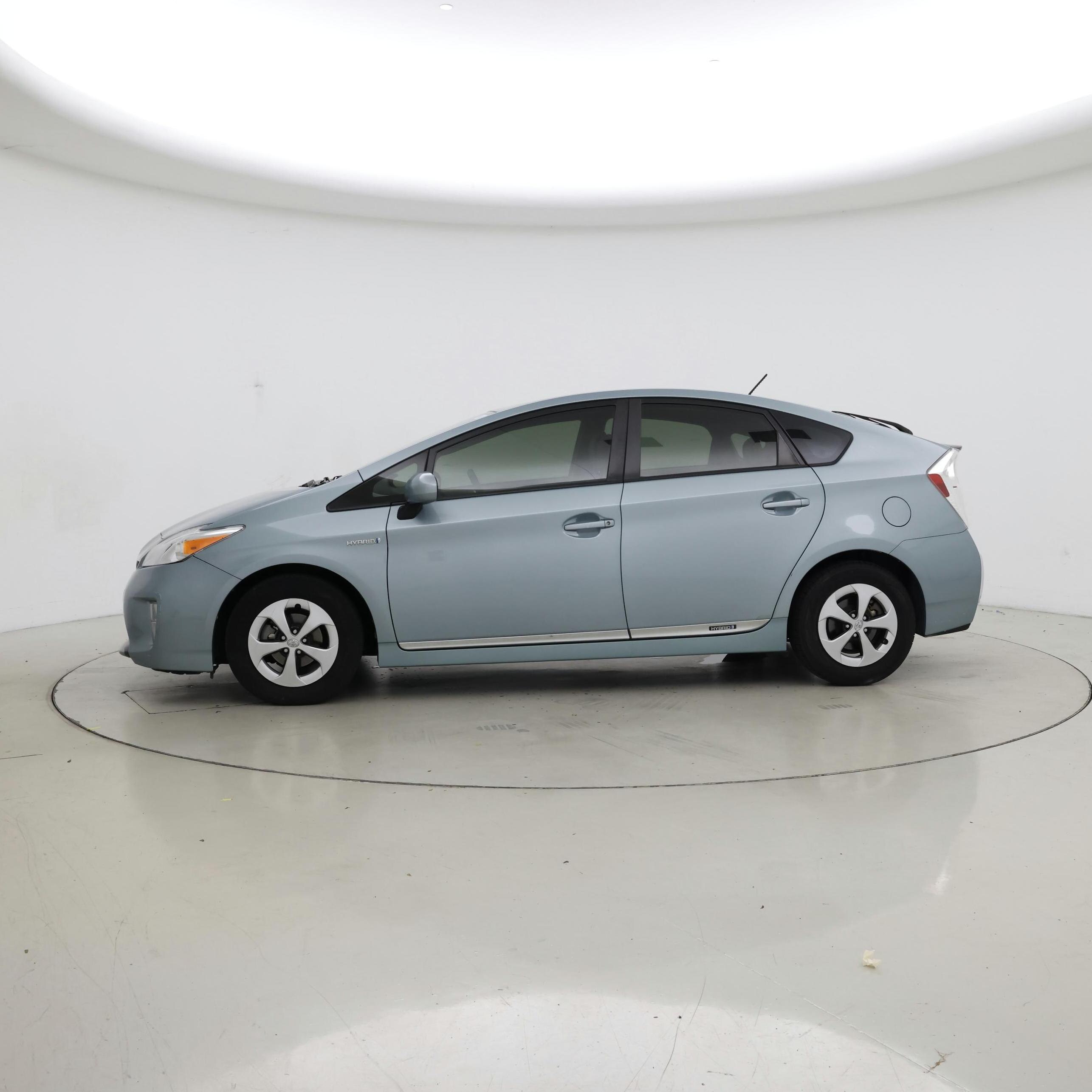 Thumbnail: 2015 Toyota Prius - 3