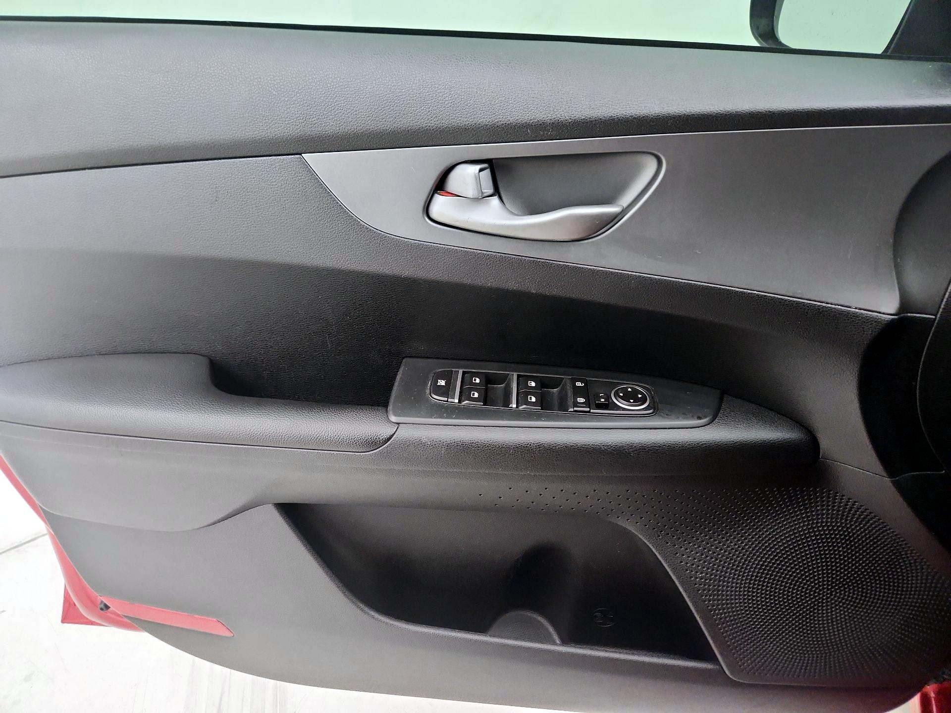 Thumbnail: 2019 Kia Forte - 10