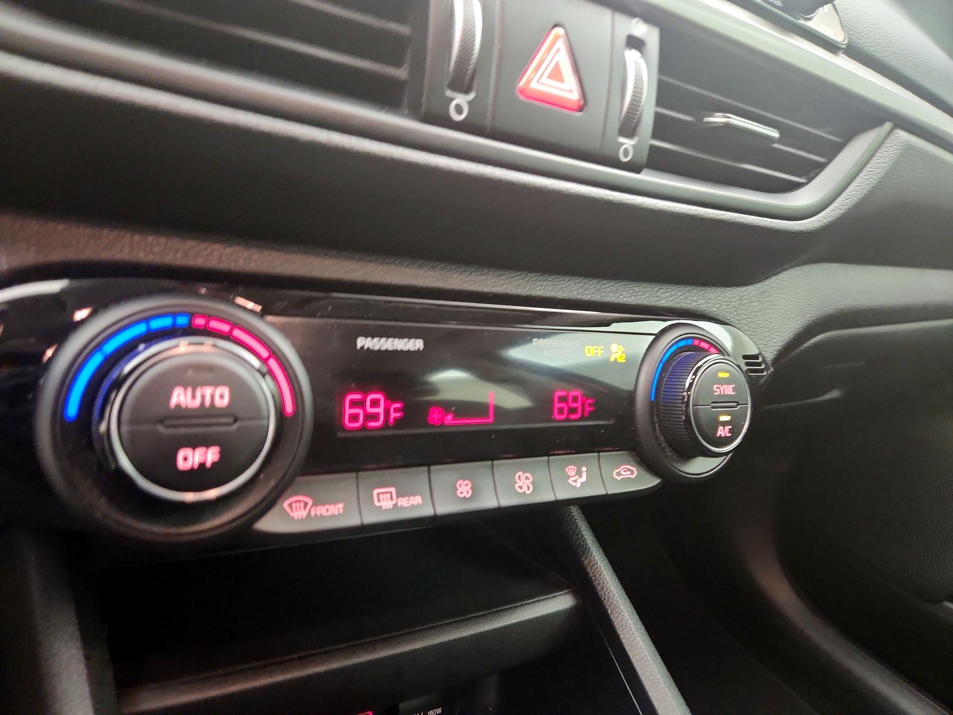 Thumbnail: 2019 Kia Forte - 14