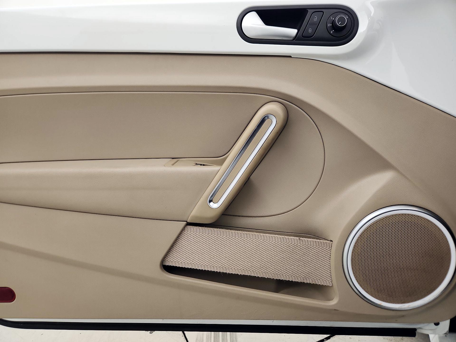 Thumbnail: 2016 Volkswagen Beetle - 12