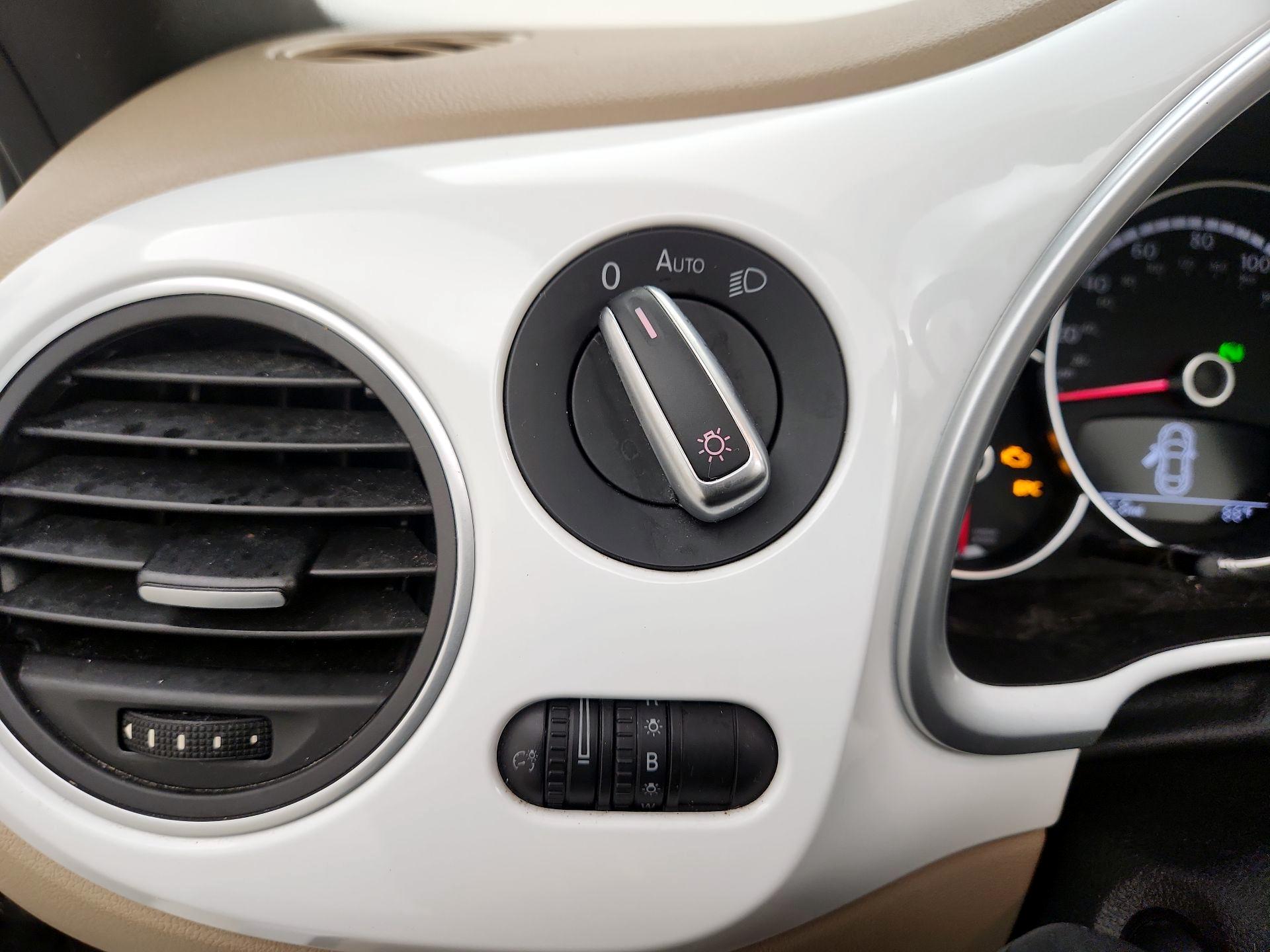 Thumbnail: 2016 Volkswagen Beetle - 13