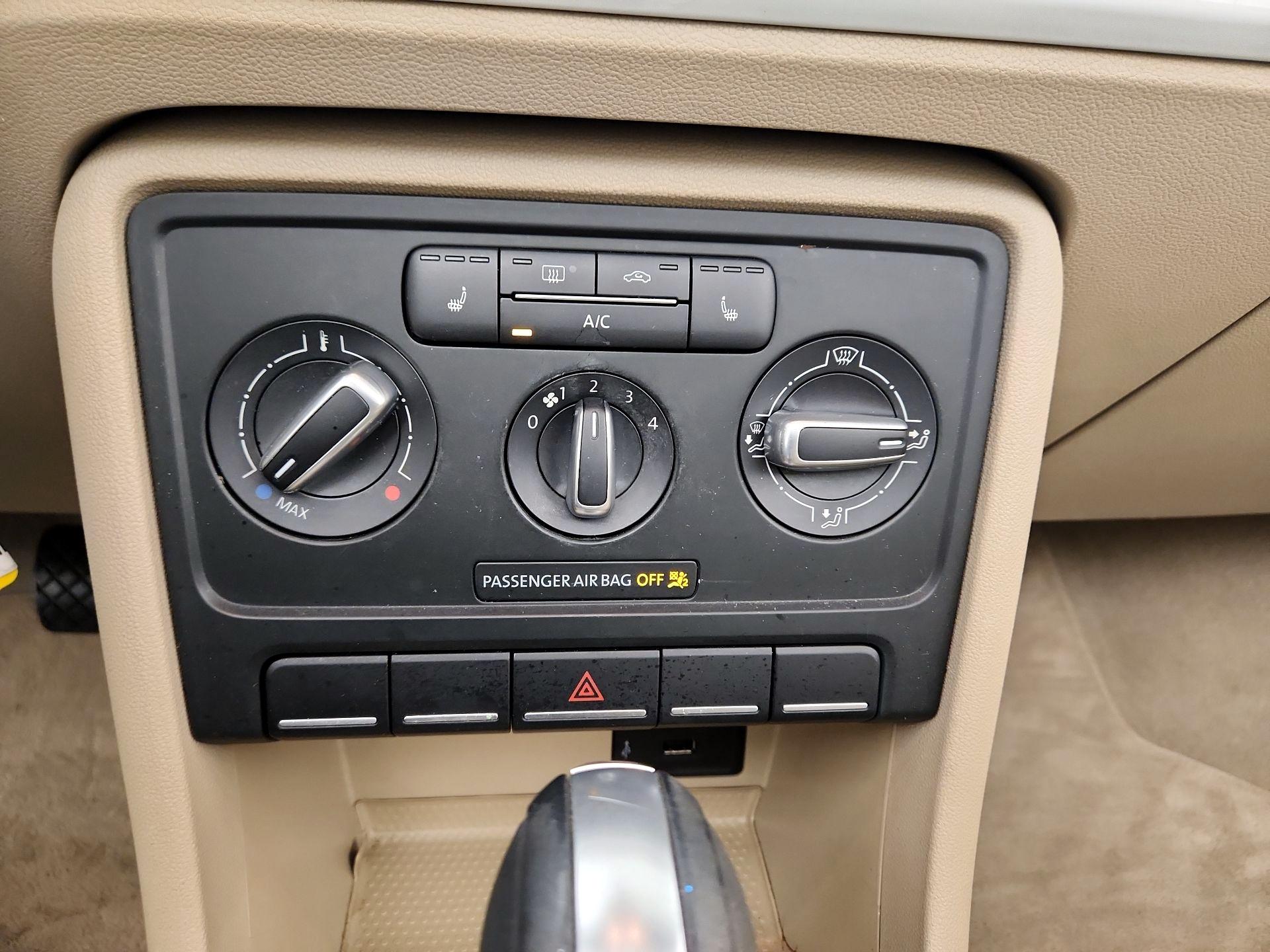 Thumbnail: 2016 Volkswagen Beetle - 15
