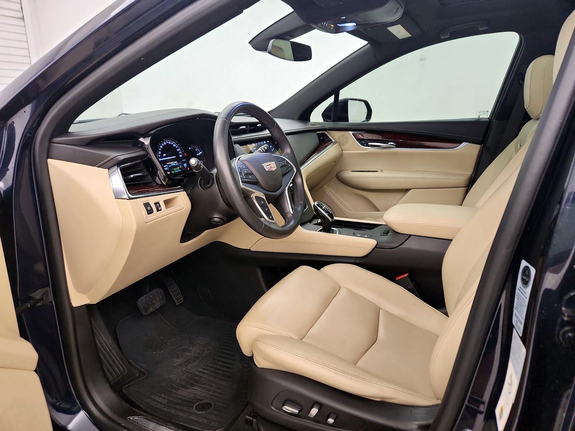 Thumbnail: 2017 Cadillac XT5 - 11