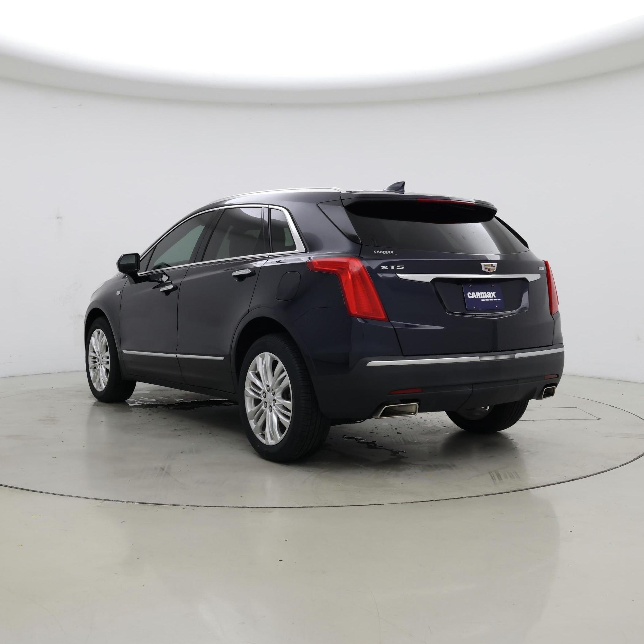 Thumbnail: 2017 Cadillac XT5 - 2