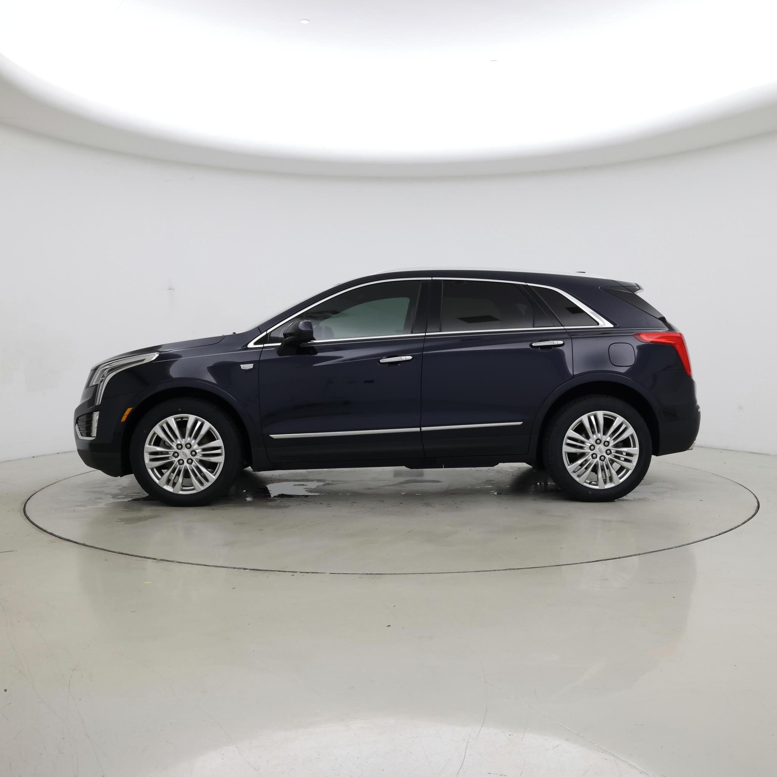 Thumbnail: 2017 Cadillac XT5 - 3
