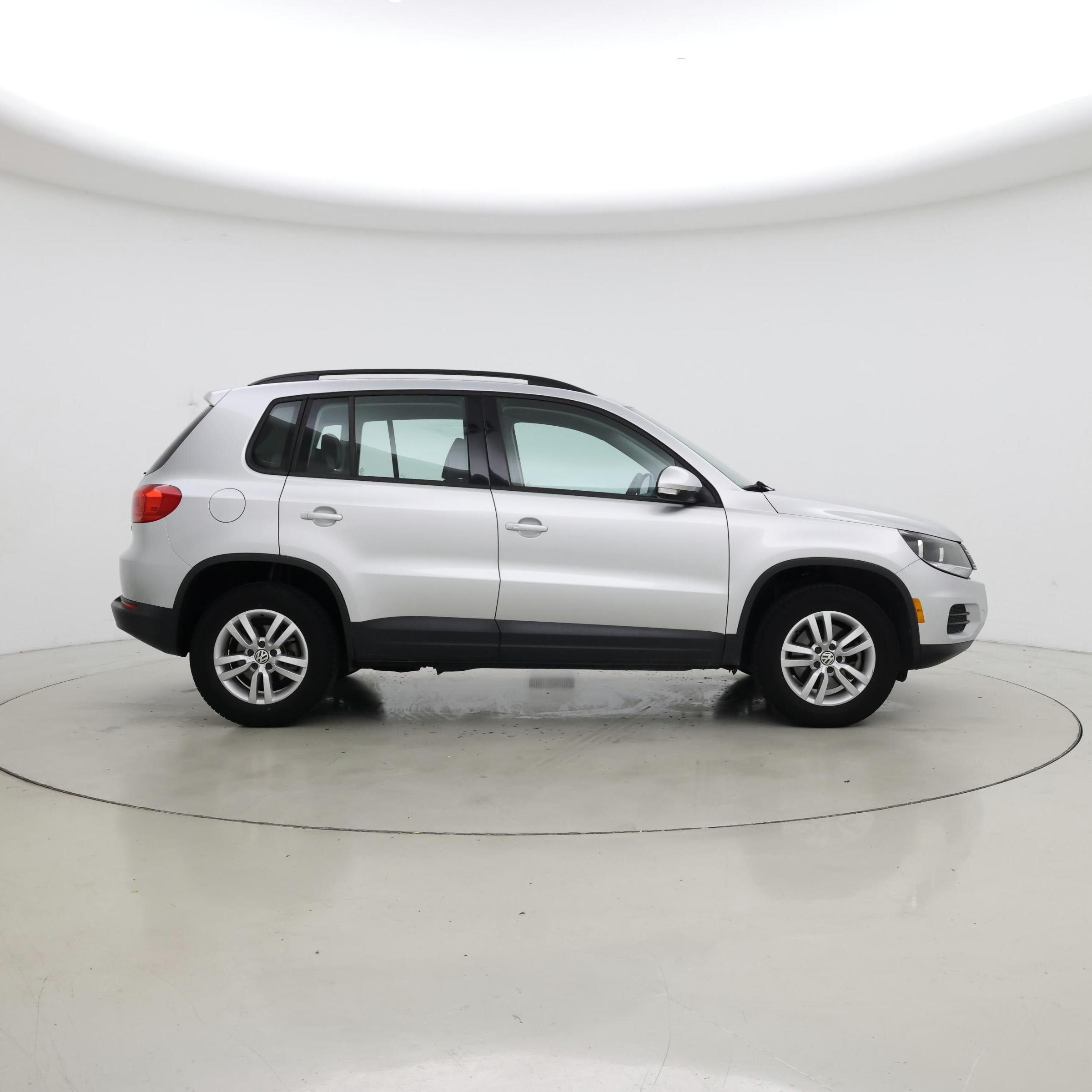 Thumbnail: 2017 Volkswagen Tiguan - 7