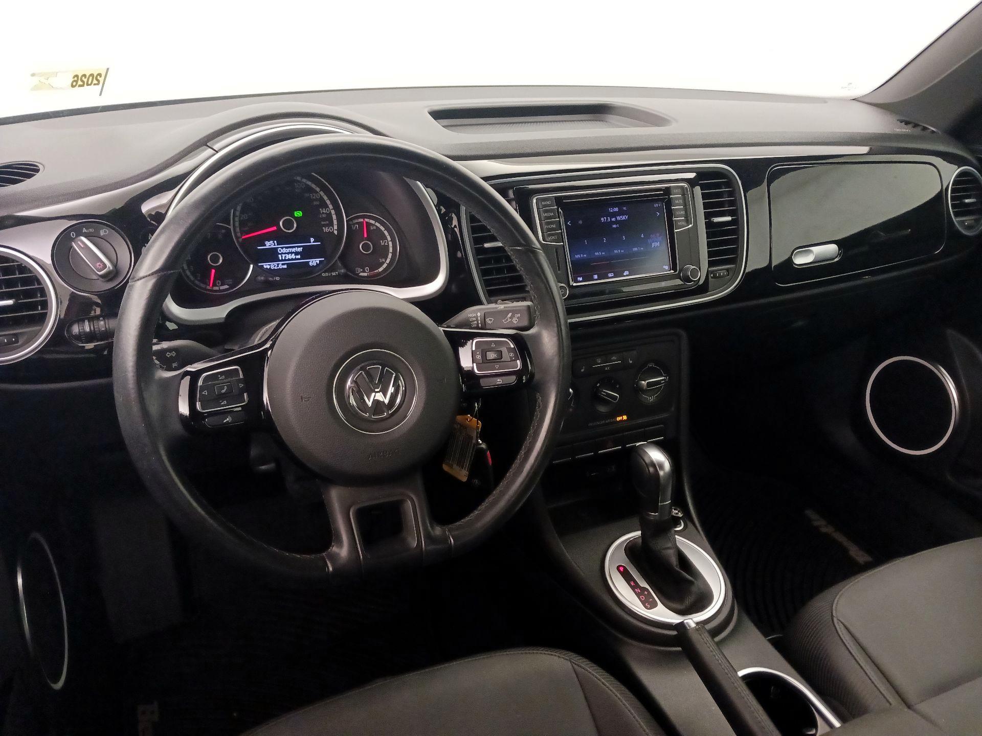 Thumbnail: 2016 Volkswagen Beetle - 9