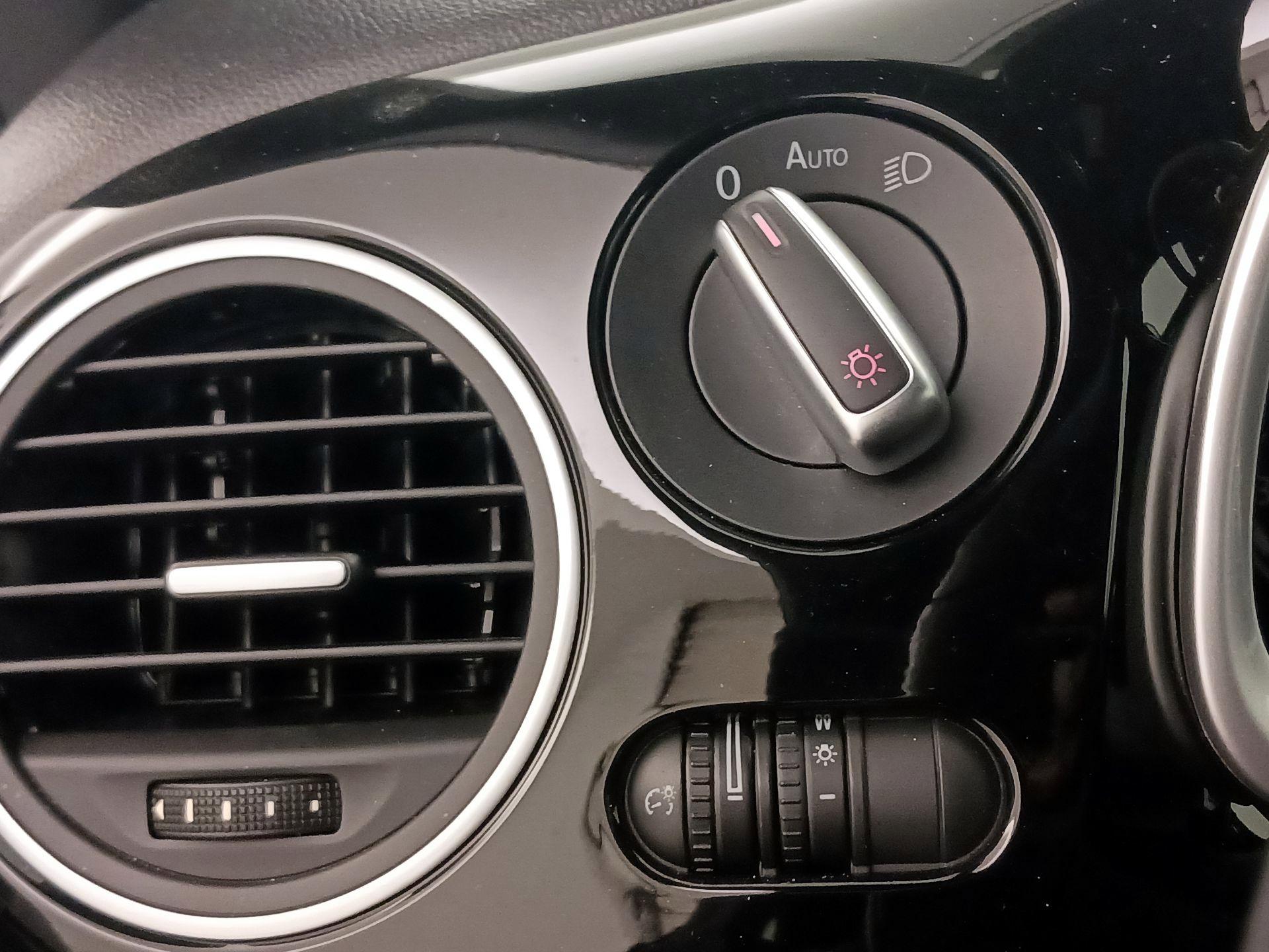 Thumbnail: 2016 Volkswagen Beetle - 13