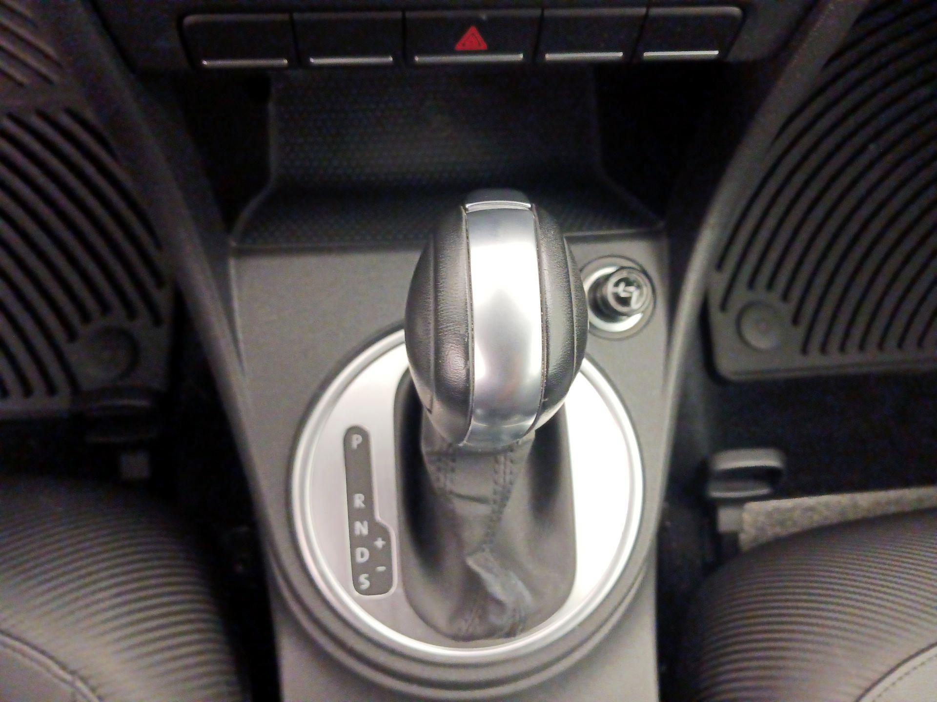 Thumbnail: 2016 Volkswagen Beetle - 17