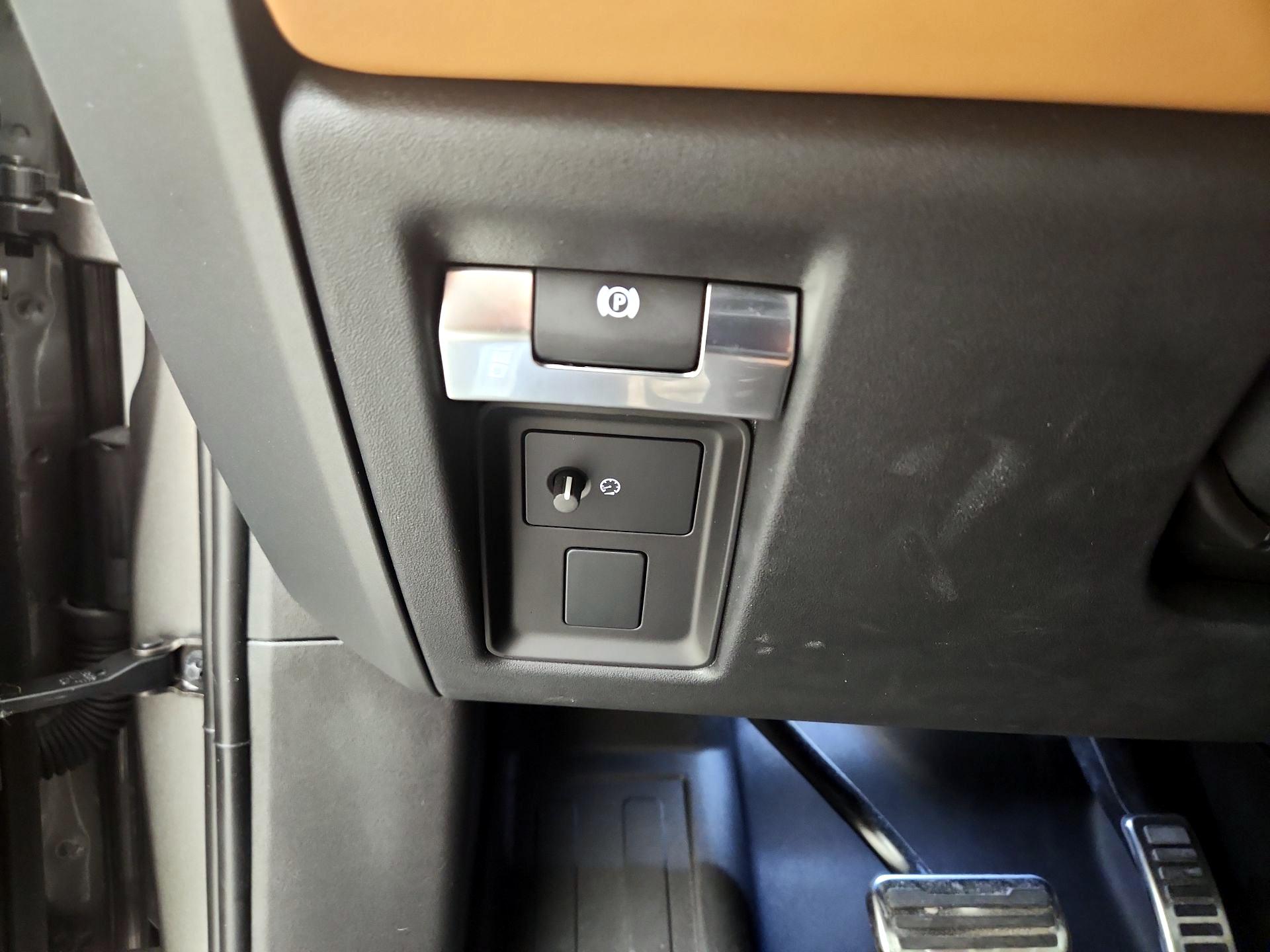 Thumbnail: 2024 Land Rover Defender - 13
