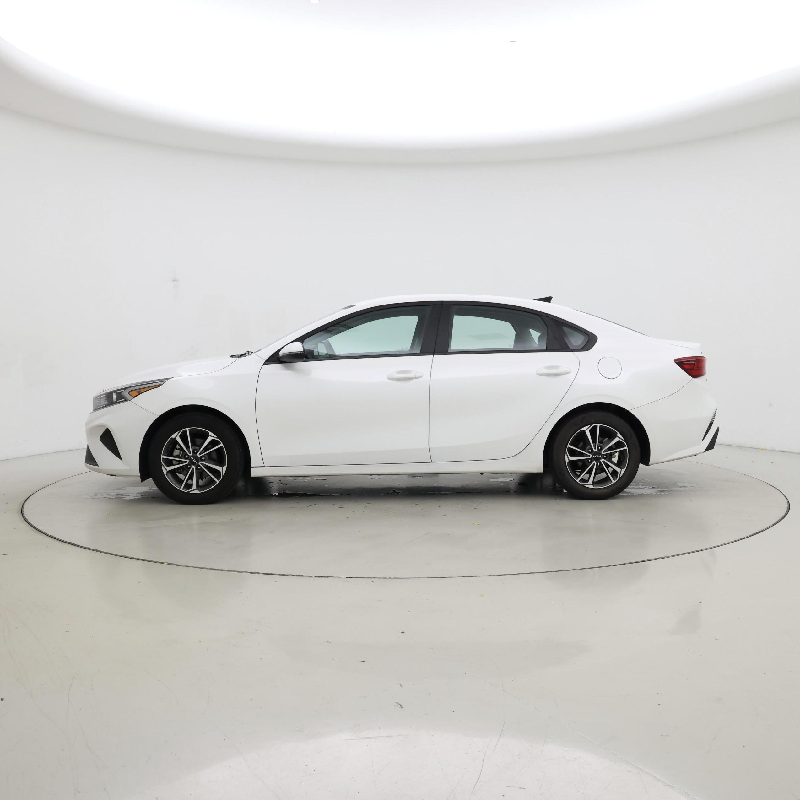 Thumbnail: 2024 Kia Forte - 3