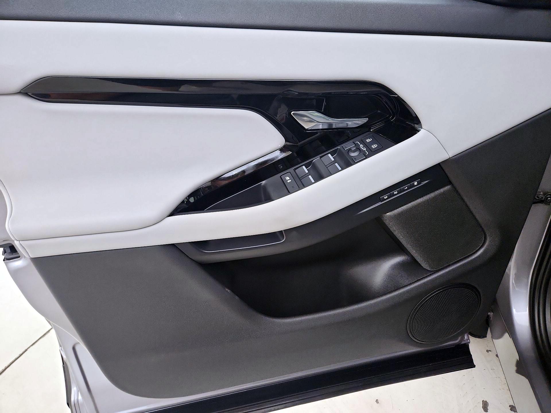 Thumbnail: 2026 Land Rover Range Rover Evoque - 12