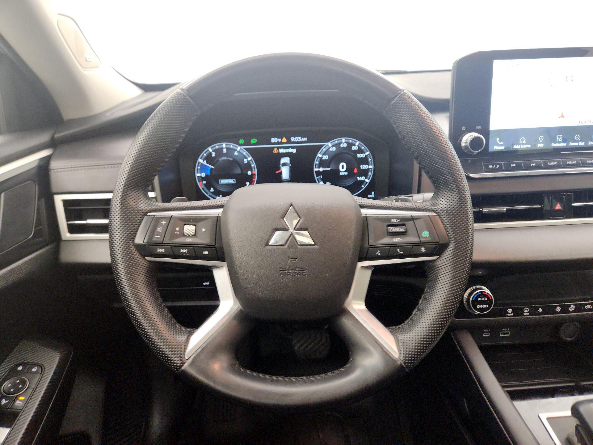 Thumbnail: 2023 Mitsubishi Outlander - 10