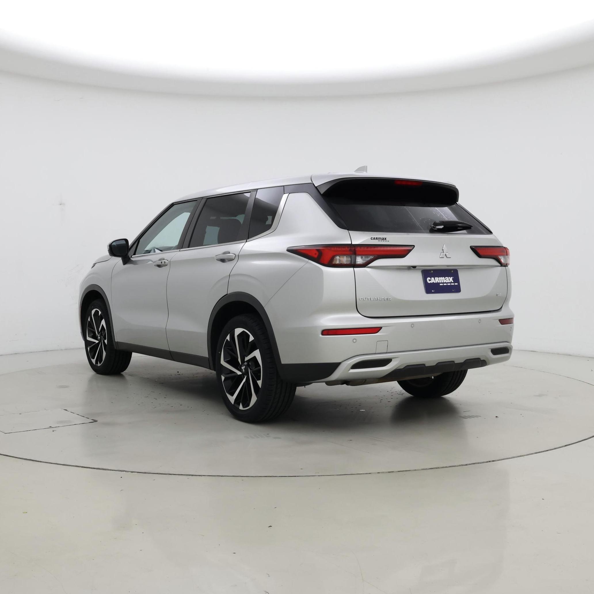 Thumbnail: 2023 Mitsubishi Outlander - 2
