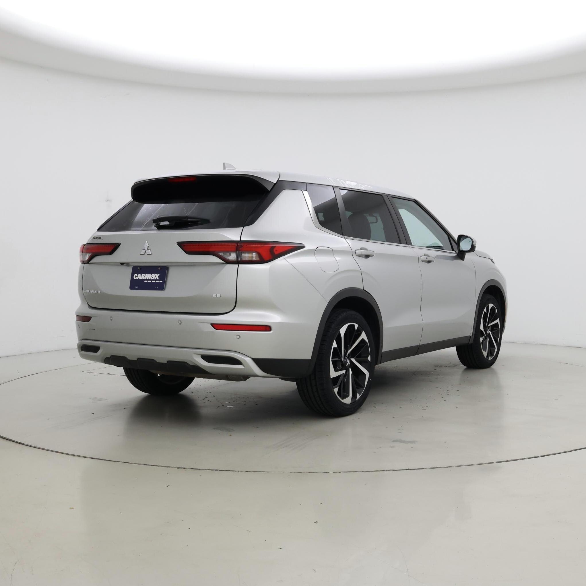 Thumbnail: 2023 Mitsubishi Outlander - 8