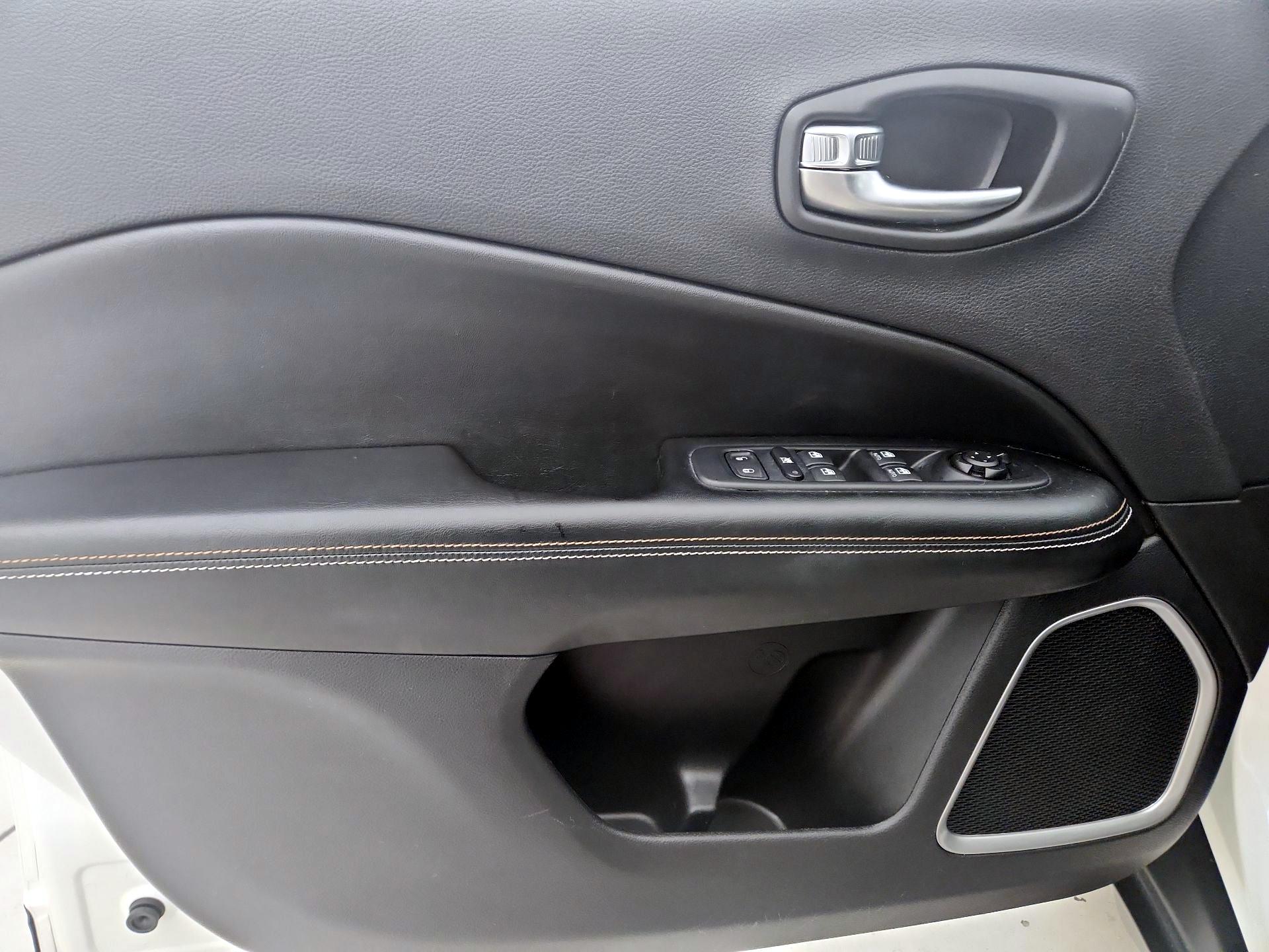 Thumbnail: 2020 Jeep Compass - 12