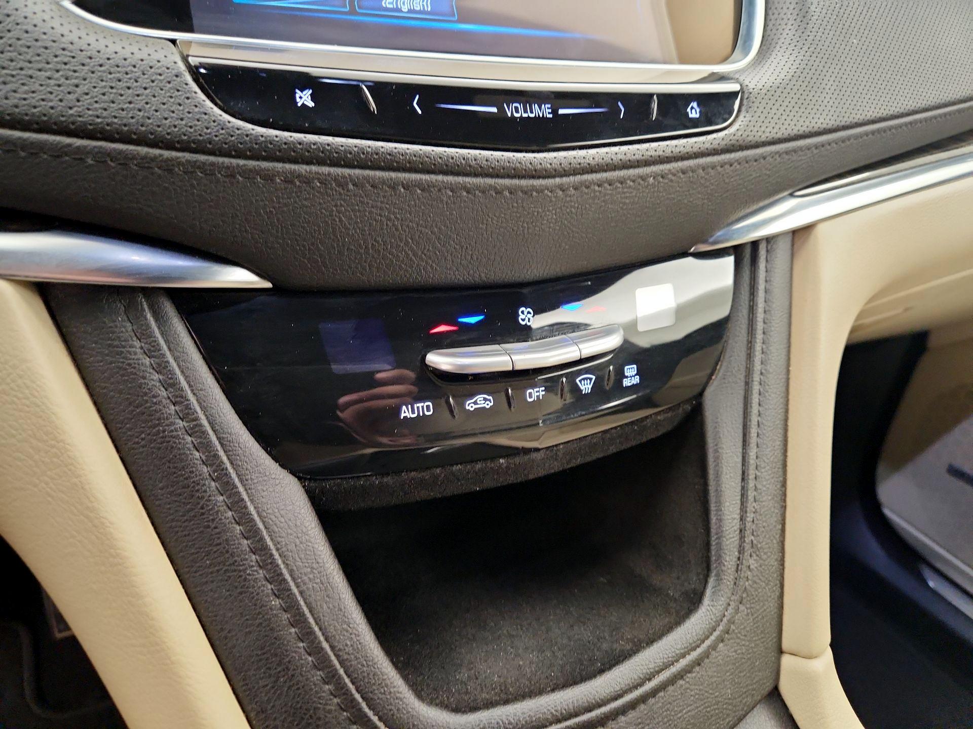 Thumbnail: 2018 Cadillac XT5 - 16