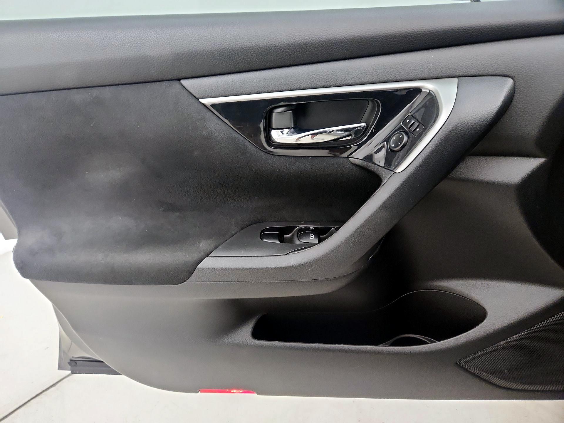 Thumbnail: 2014 Nissan Altima - 12