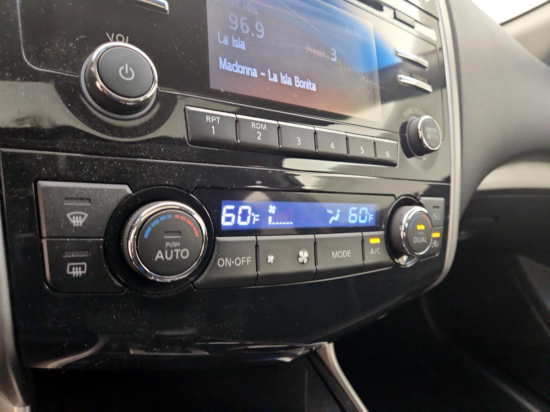 Thumbnail: 2014 Nissan Altima - 16