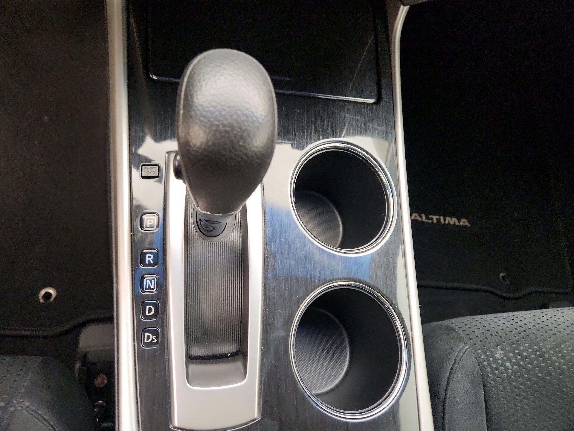 Thumbnail: 2014 Nissan Altima - 17