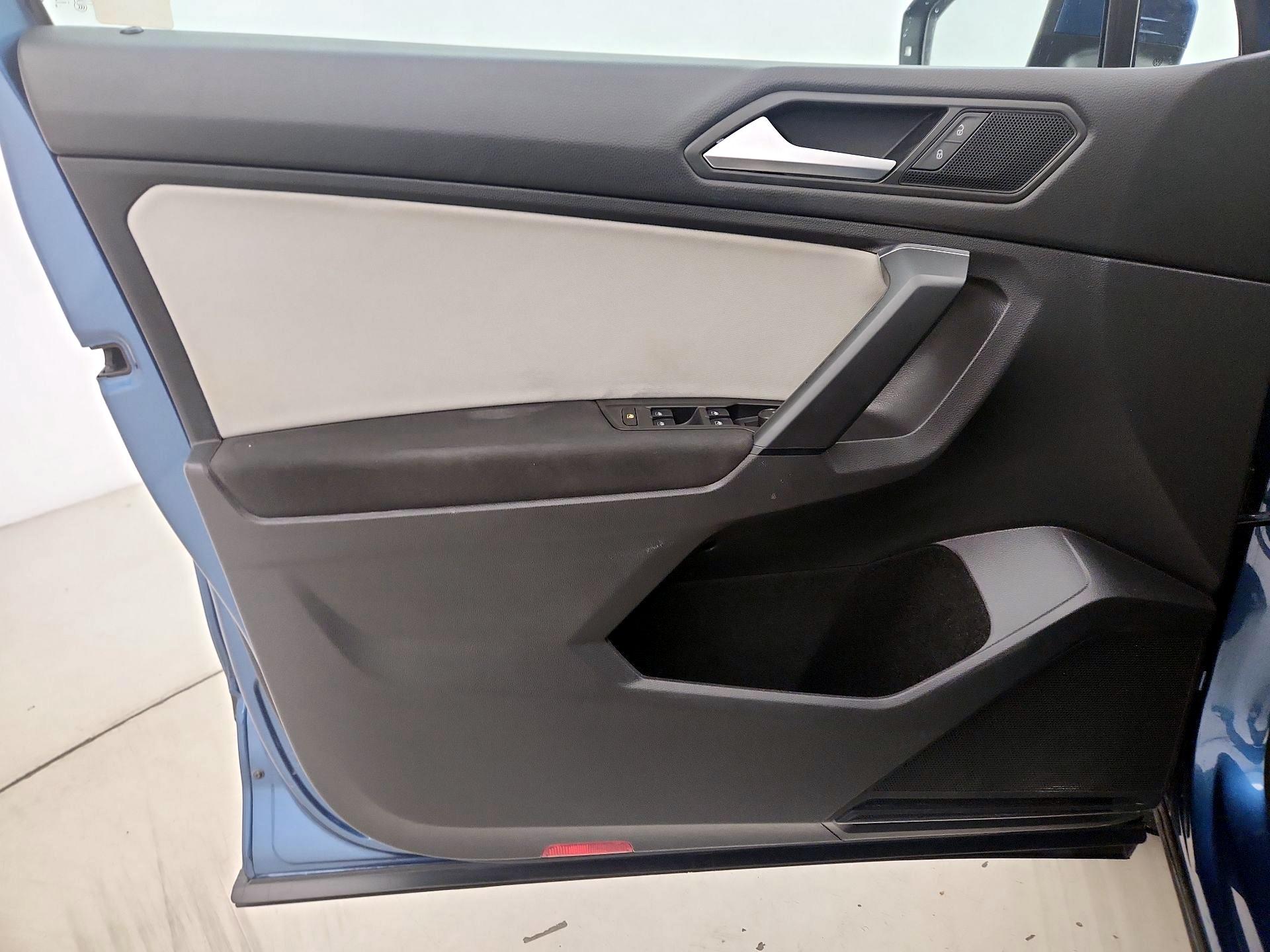 Thumbnail: 2019 Volkswagen Tiguan - 12