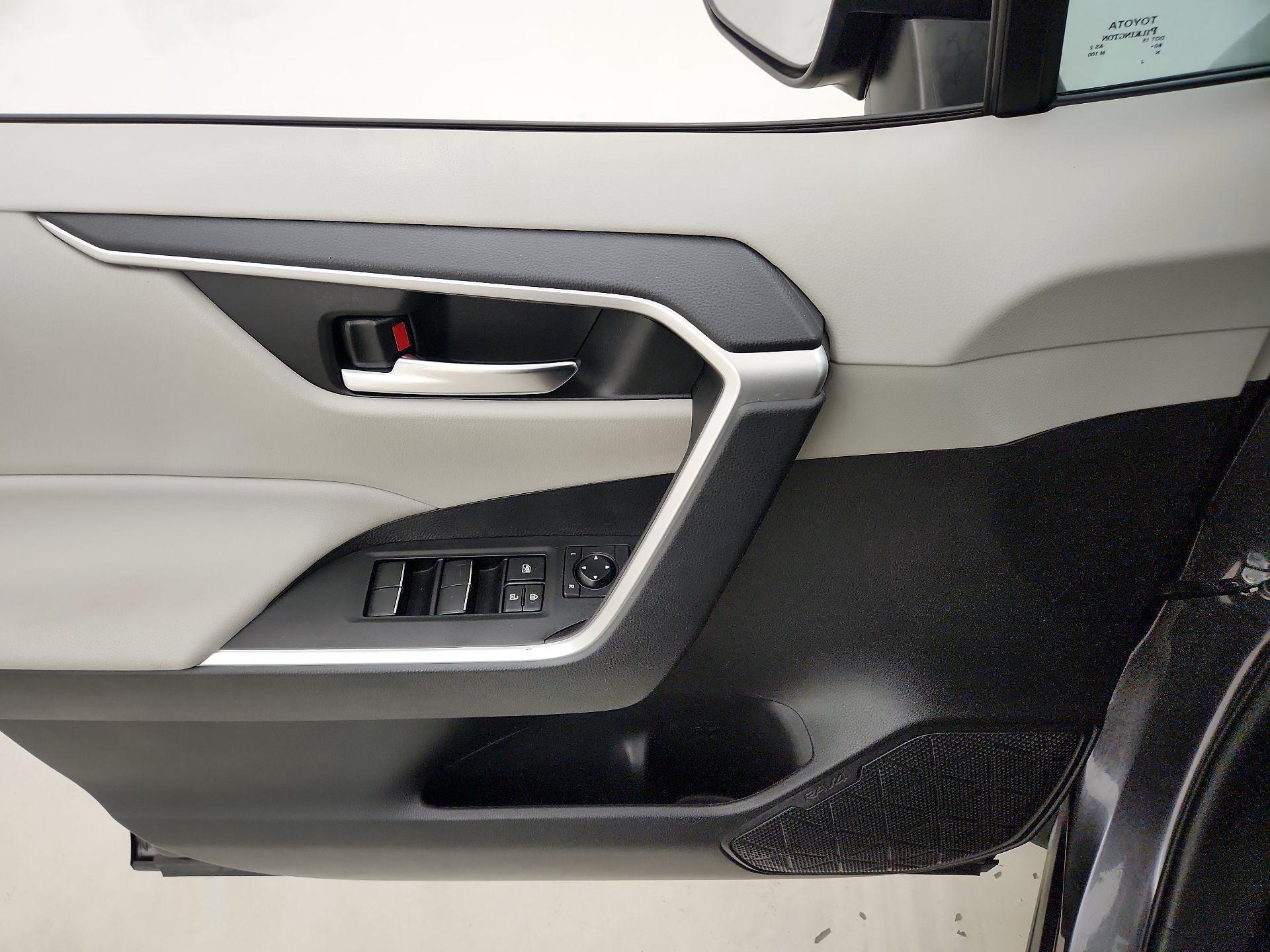 Thumbnail: 2021 Toyota RAV4 - 12