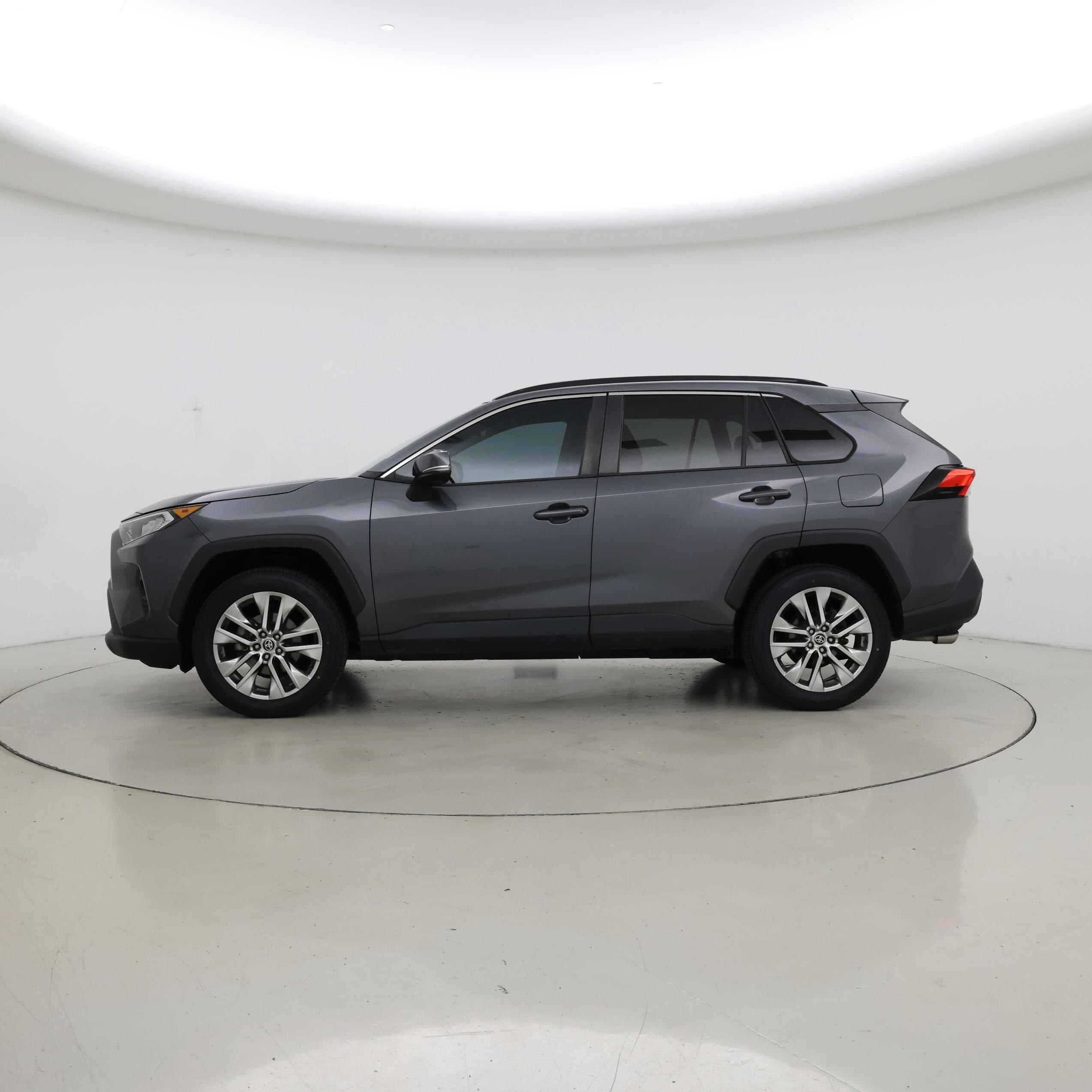 Thumbnail: 2021 Toyota RAV4 - 3