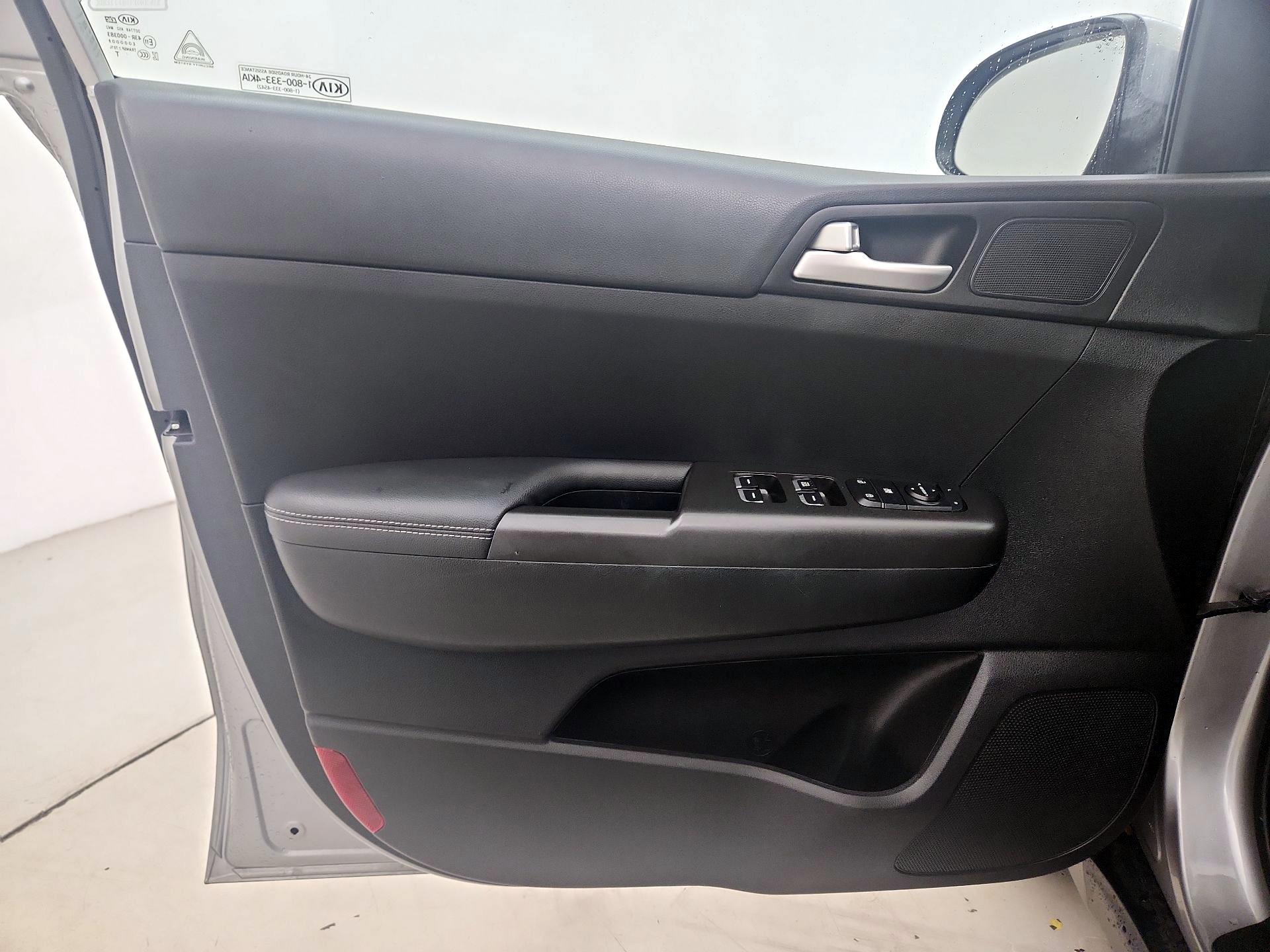 Thumbnail: 2020 Kia Sportage - 12