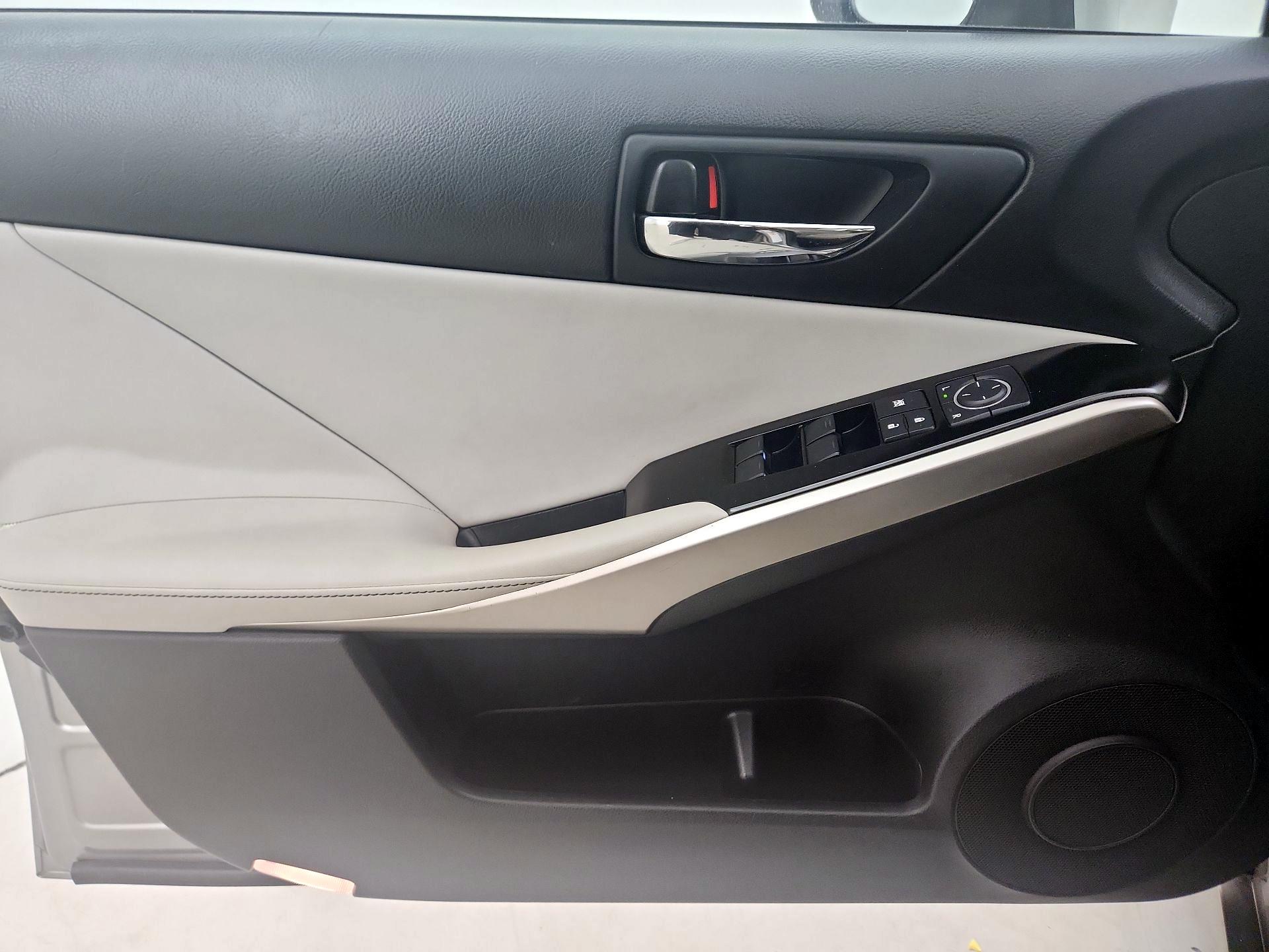 Thumbnail: 2014 Lexus IS - 12
