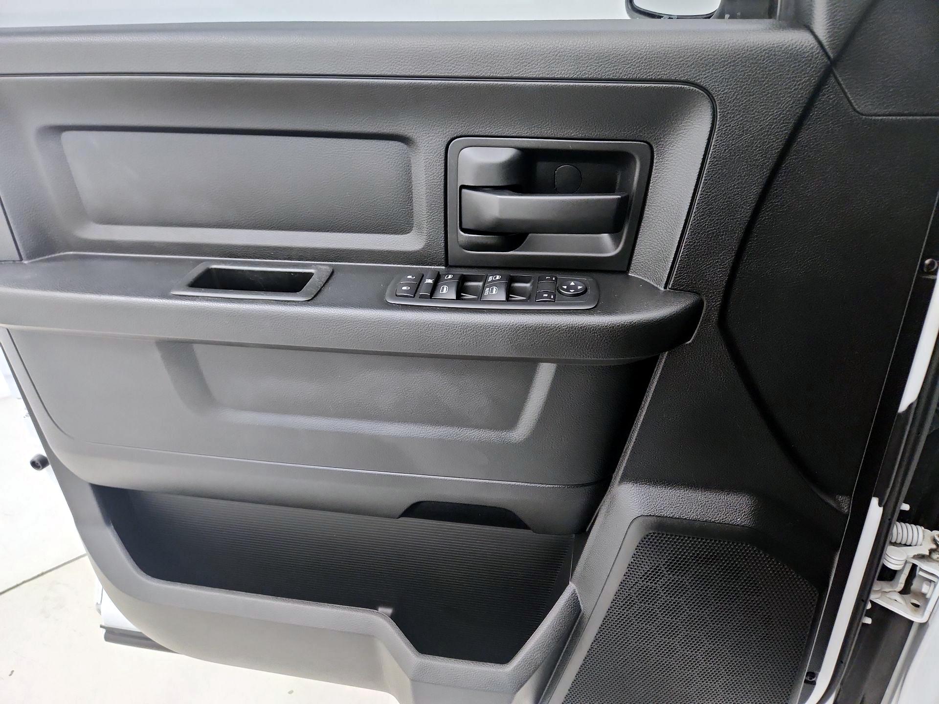 Thumbnail: 2019 RAM 1500 Classic - 12