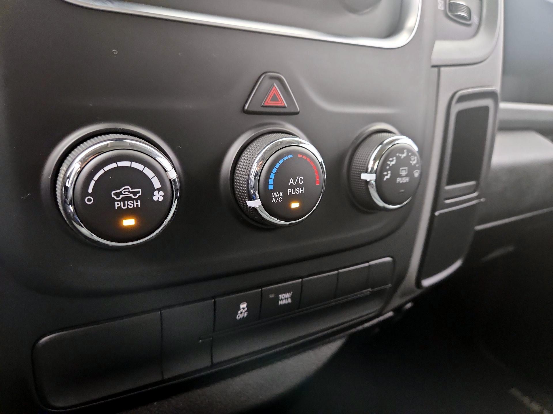 Thumbnail: 2019 RAM 1500 Classic - 16