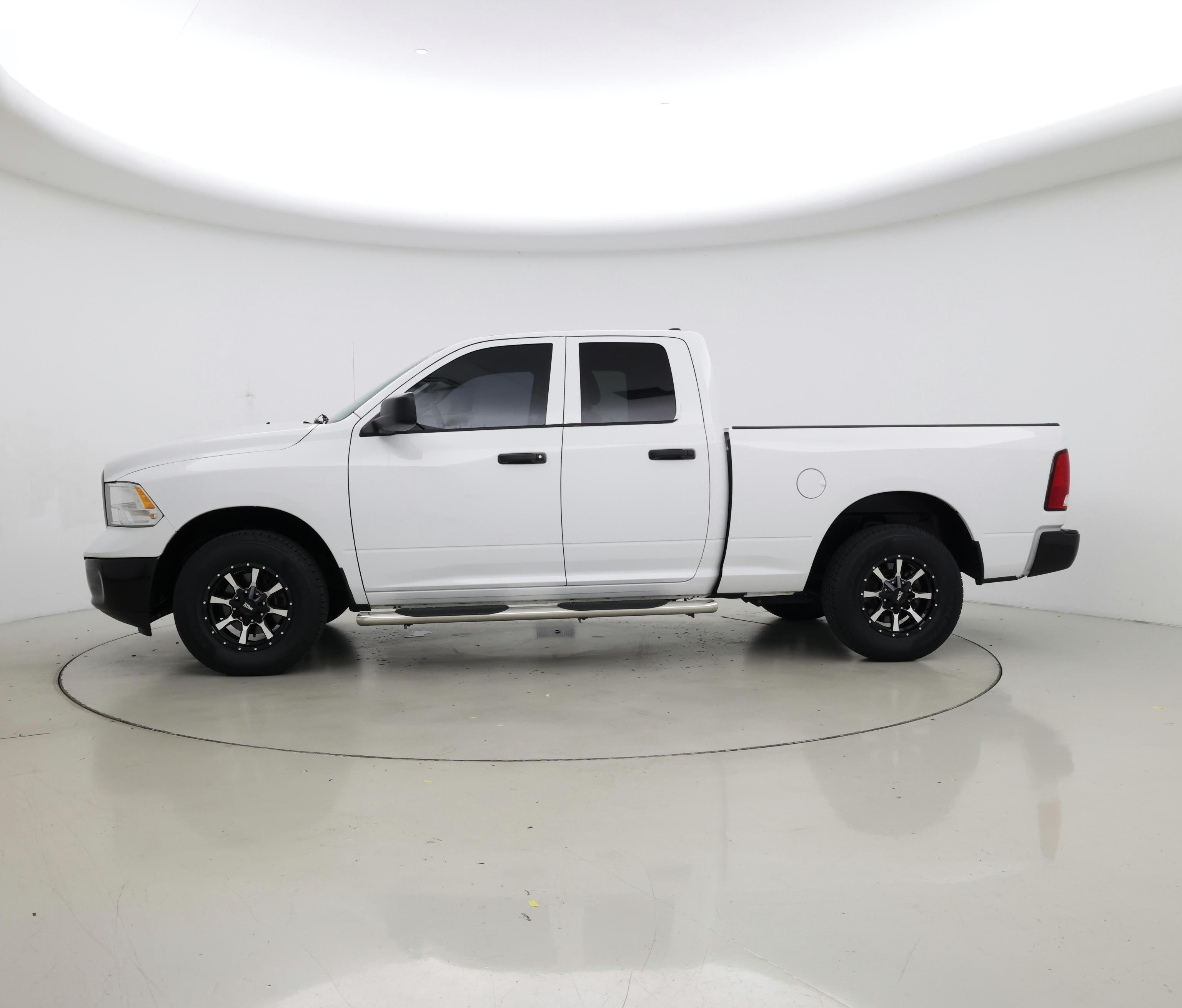 Thumbnail: 2019 RAM 1500 Classic - 3