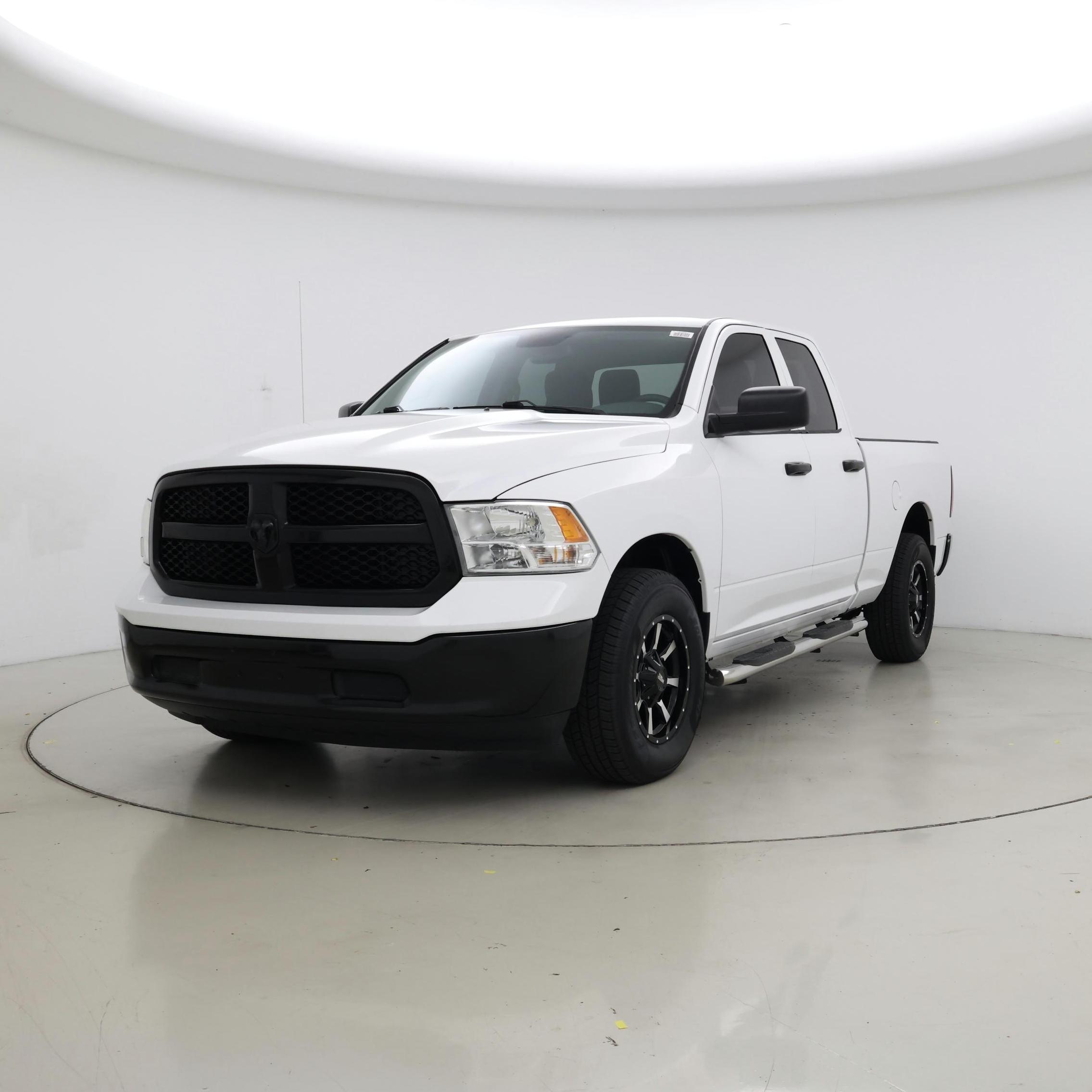 Thumbnail: 2019 RAM 1500 Classic - 4
